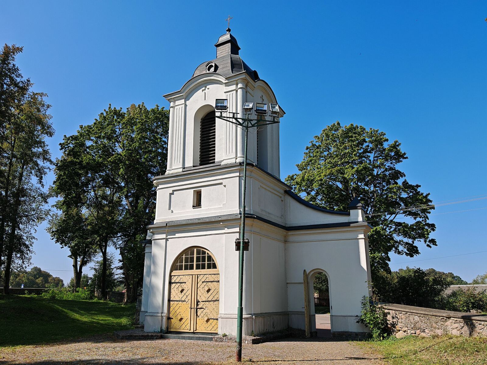 Dzwonnica-brama, Krynki