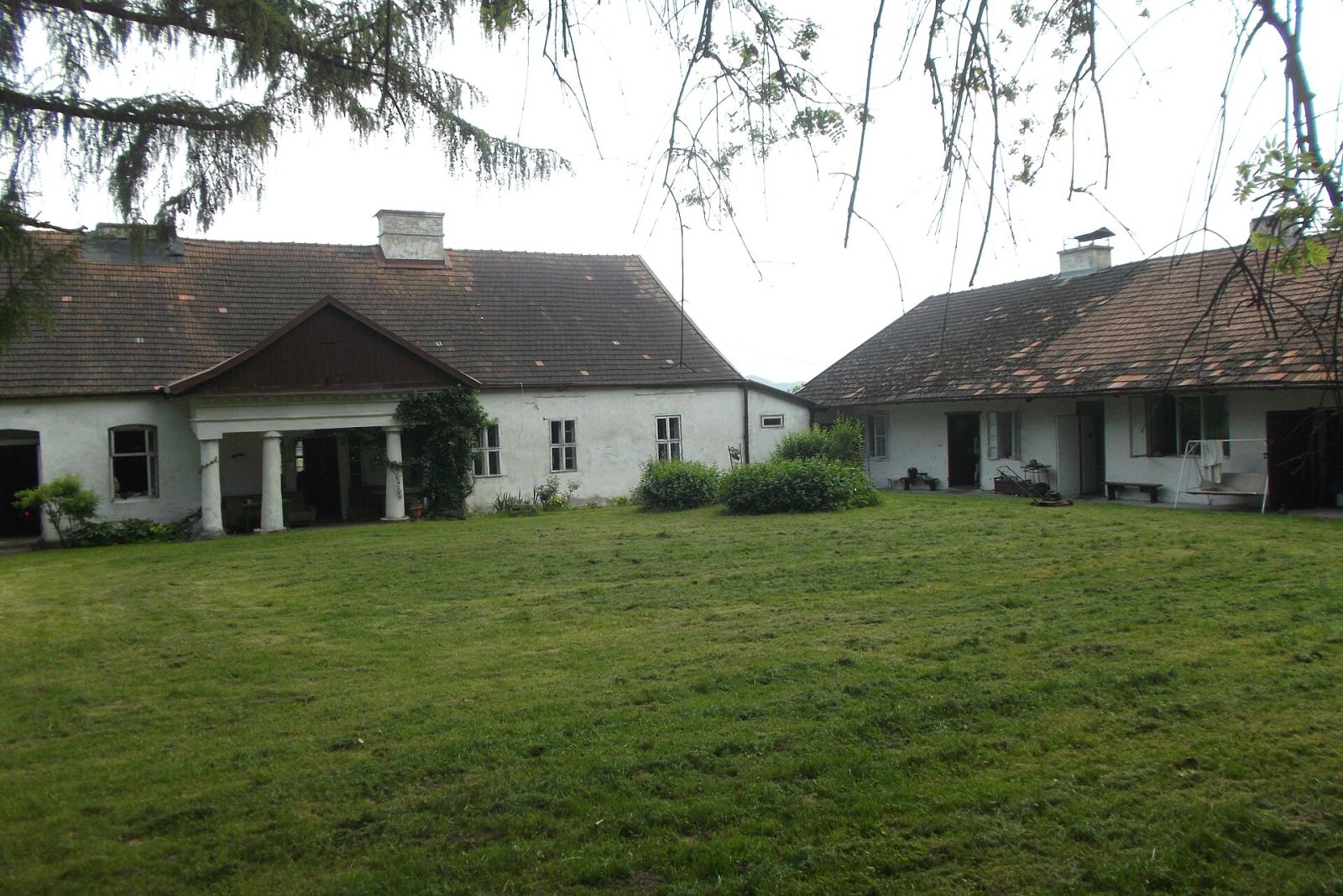 Dwór, Biskupice Melsztyńskie