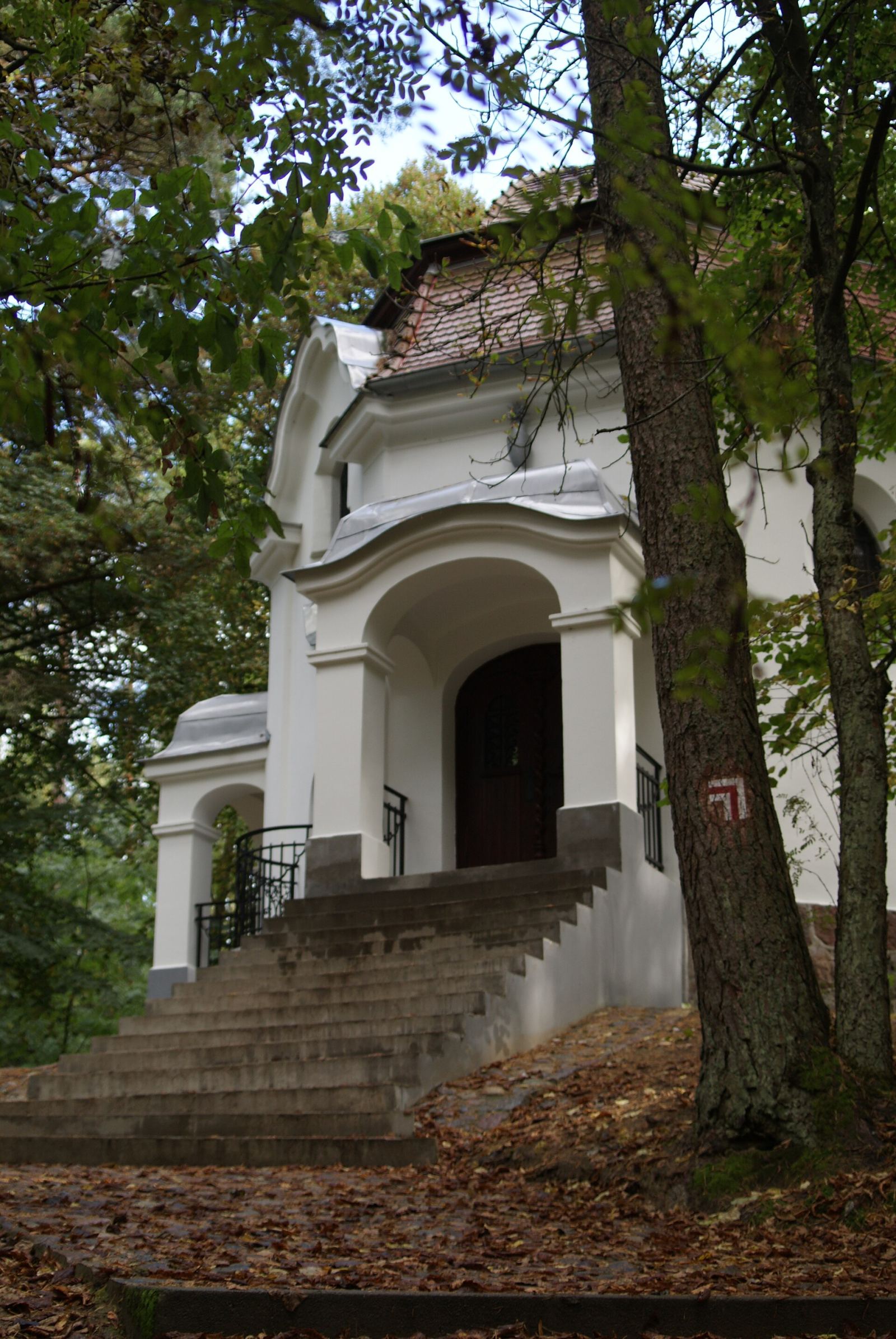 Kaplica św. Weroniki, stacja VI Drogi Krzyżowej, Wiele