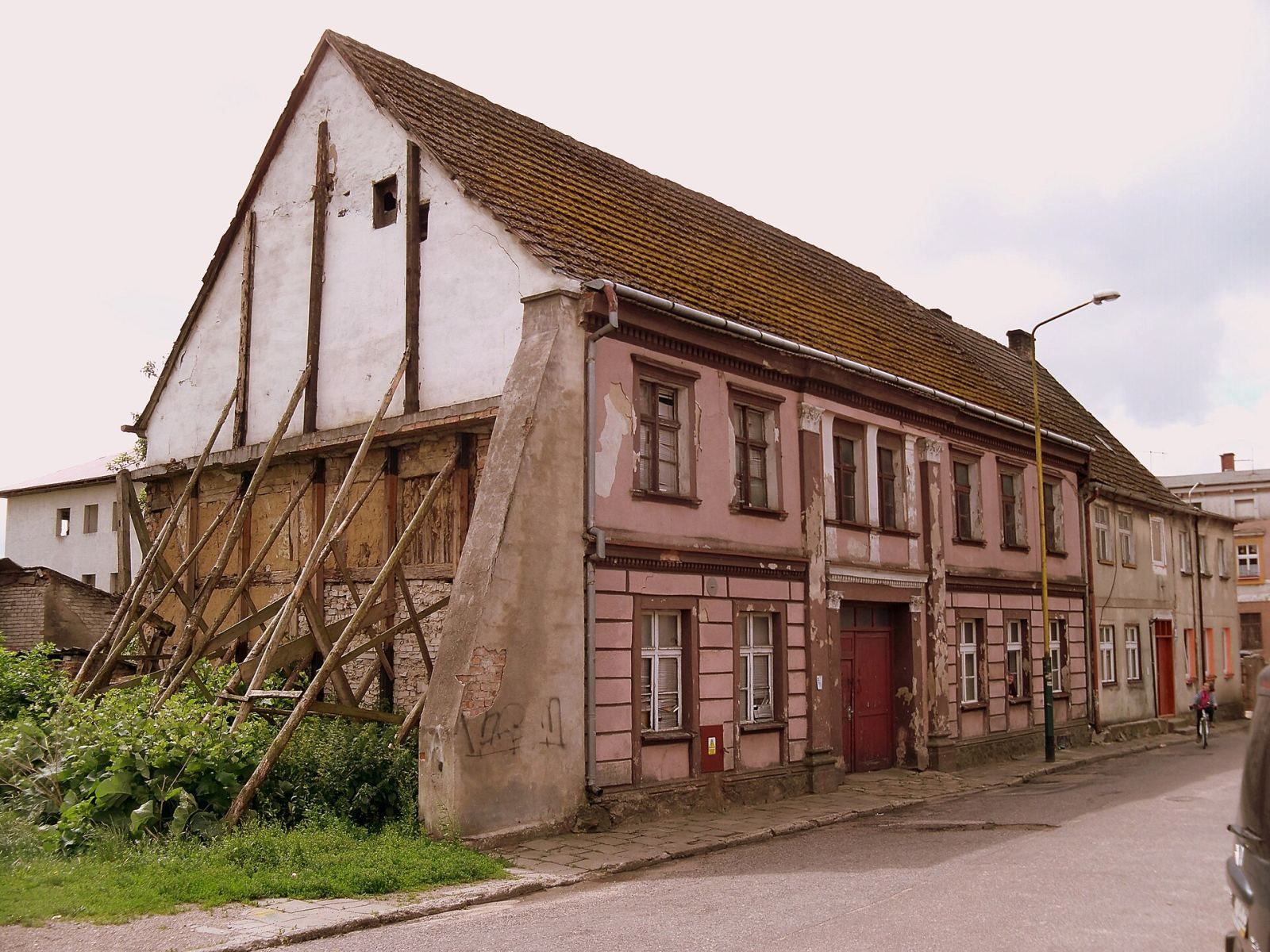 Dom, Karlino