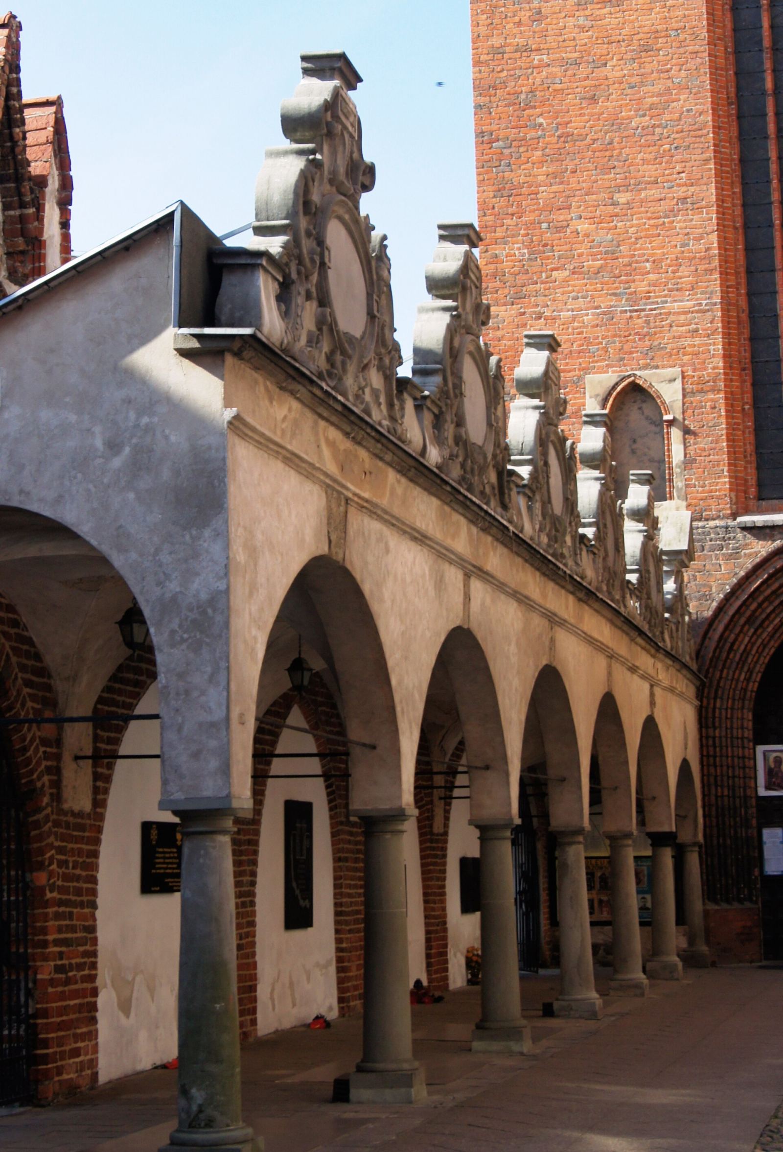 Krużganek z kryptami grobowymi, Toruń