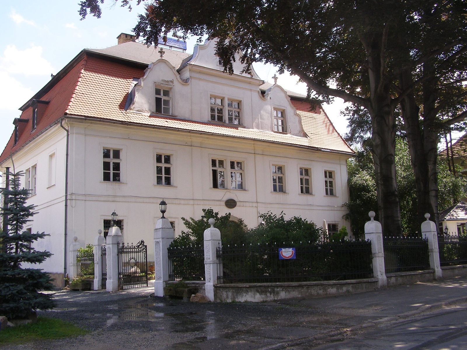 Pałac, ob. hotel i restauracja Smyrna, Kowary