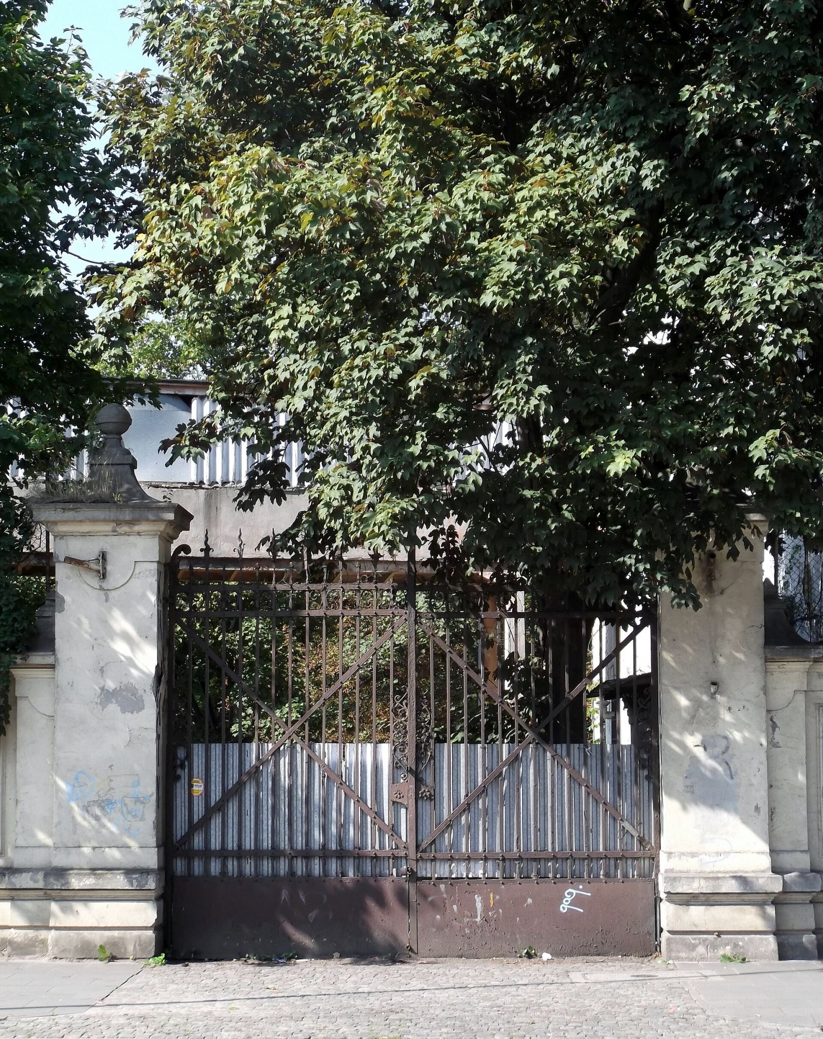 Ogrodzenie z 2 bramami, Łódź