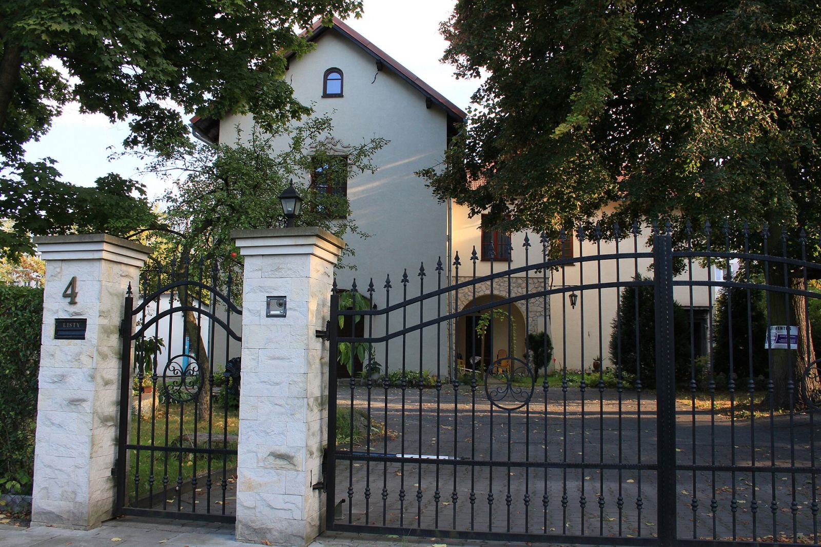 Dwór kapitulny, Kraków
