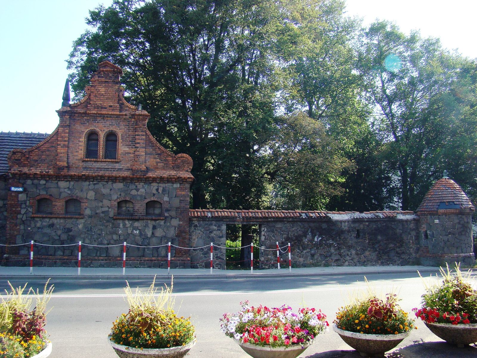 Mur z bastejką, Niemodlin
