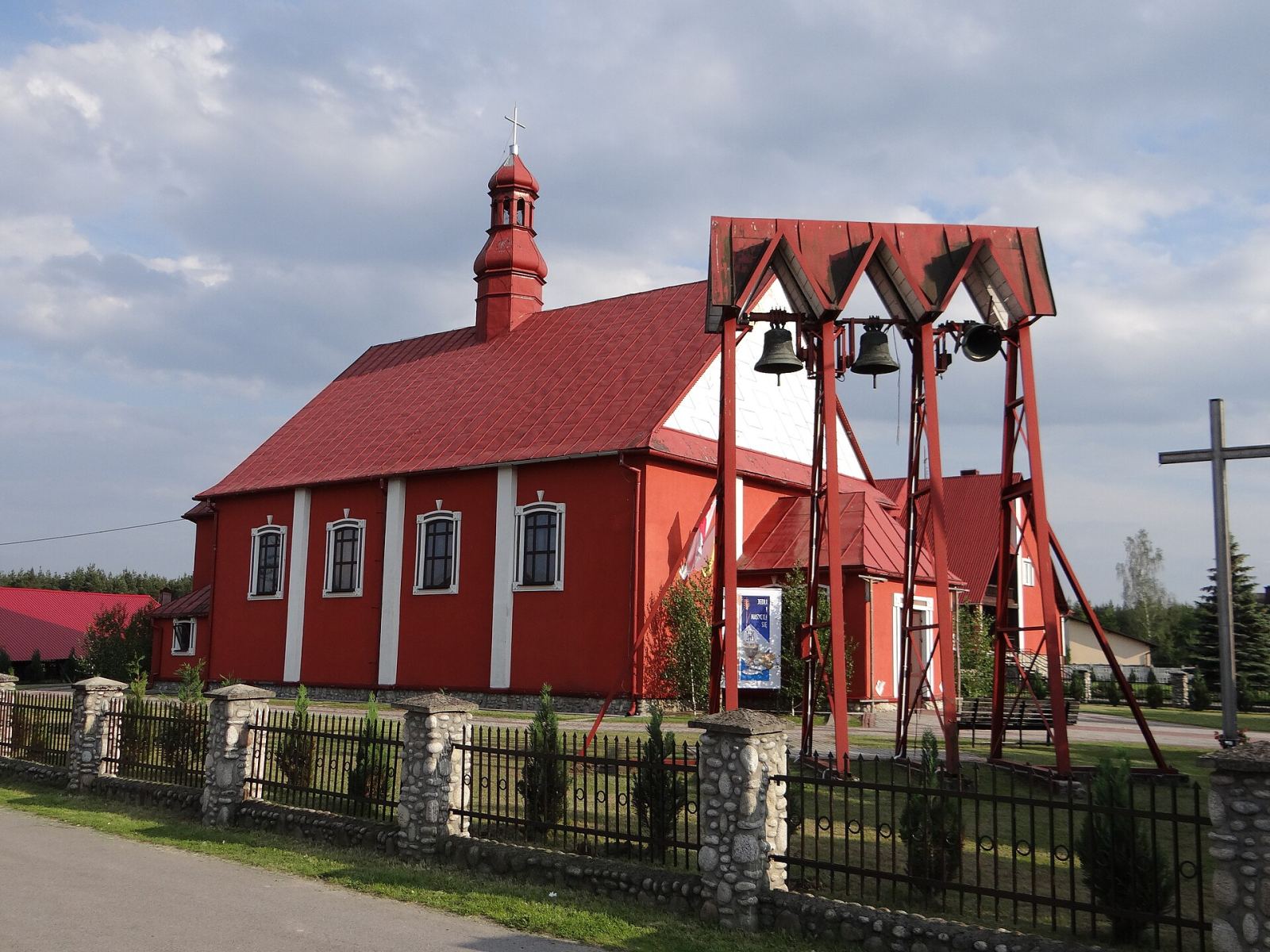 Kościół parafialny pw. Matki Boskiej Kólowej Polski, Domostawa