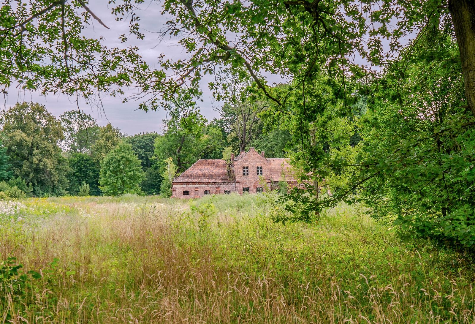 Zespół zamkowo-parkowy, Zagórzany