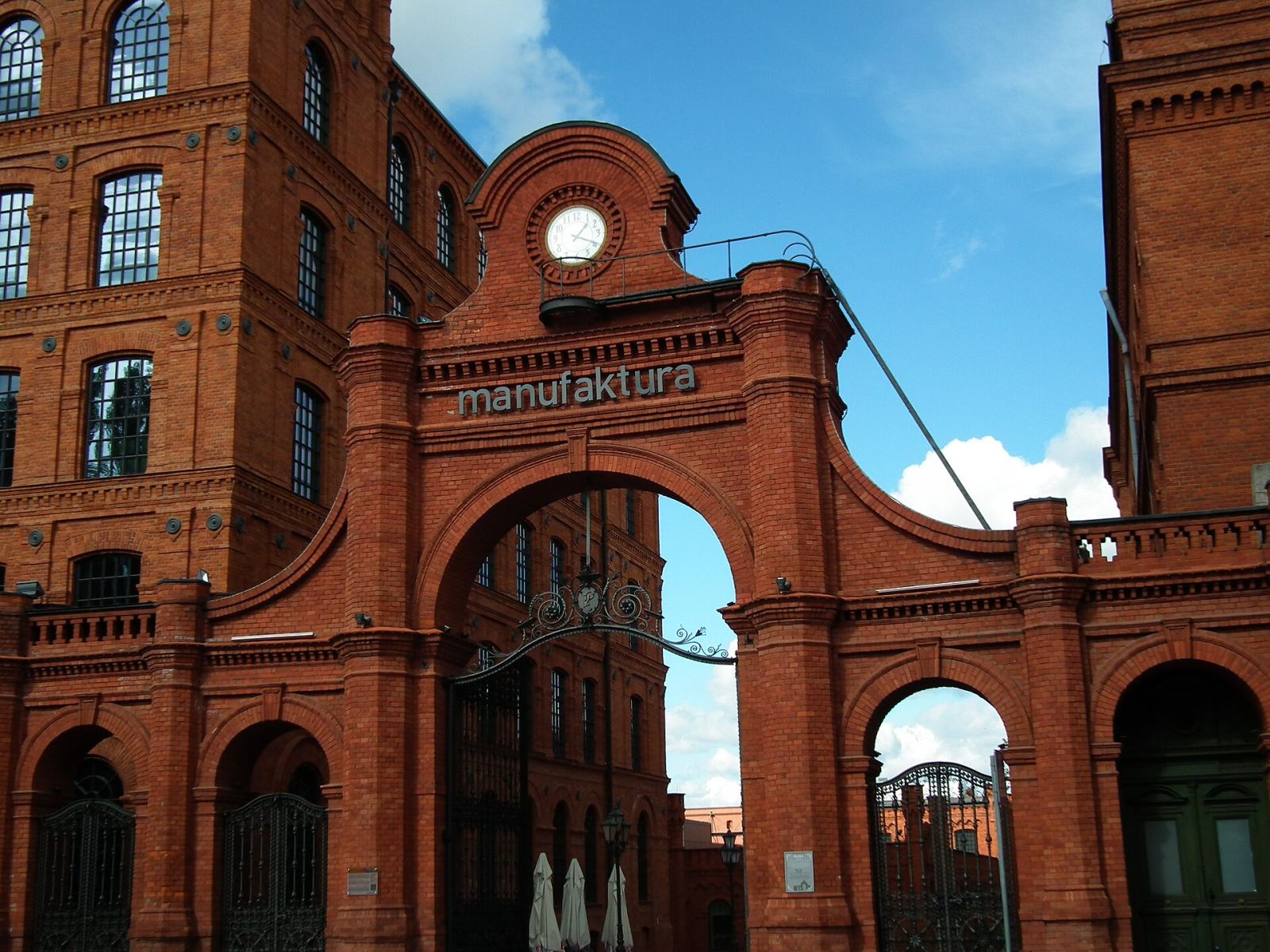 Ogrodzenie z bramą, Łódź