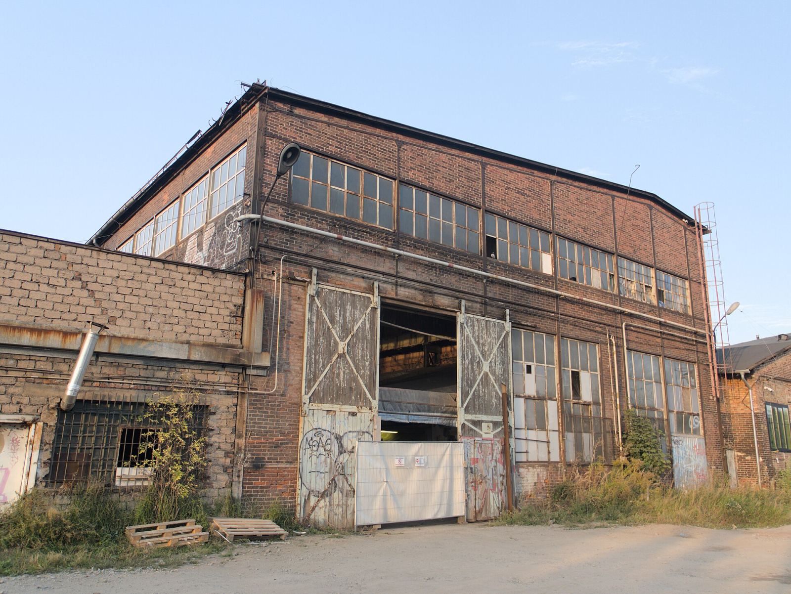Hala prefabrykacji wyposażenia i ślusarnia, Gdańsk