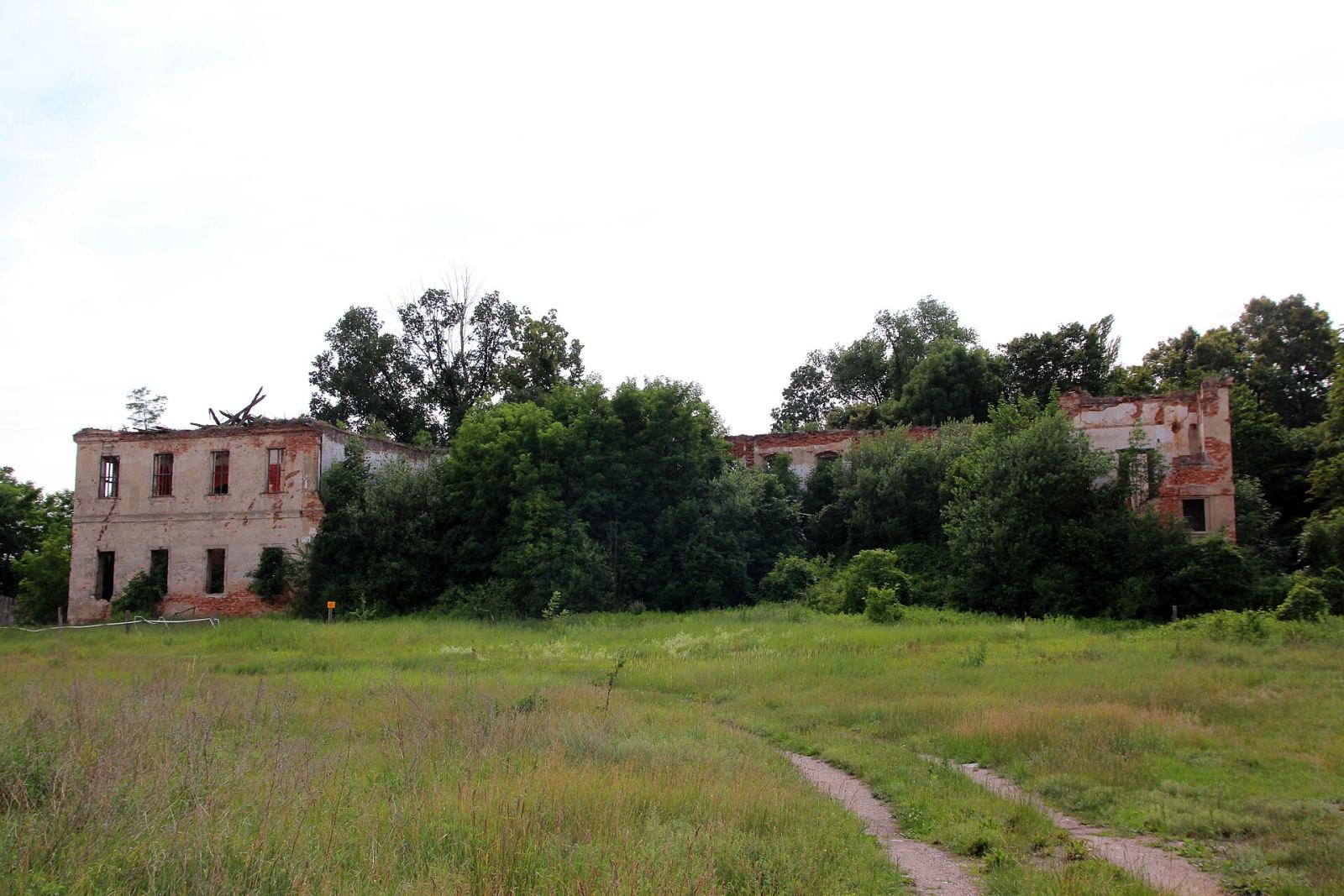 Pałac, Moczydlnica Klasztorna