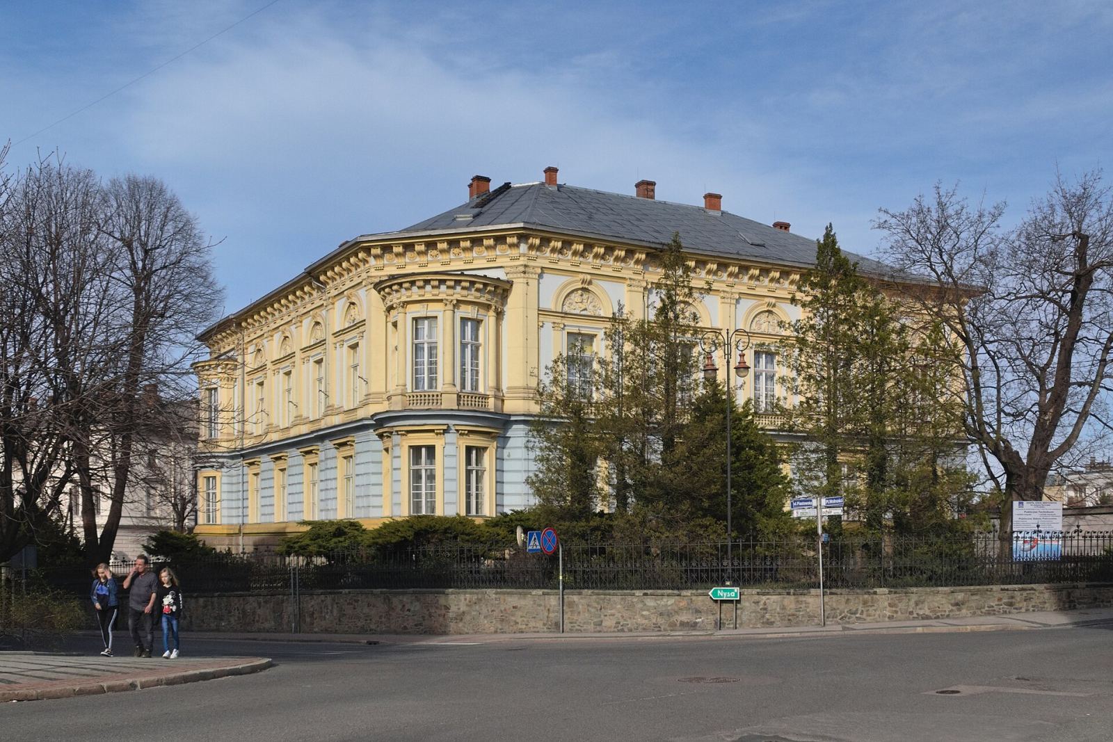 Budynek liceum medycznego, Prudnik