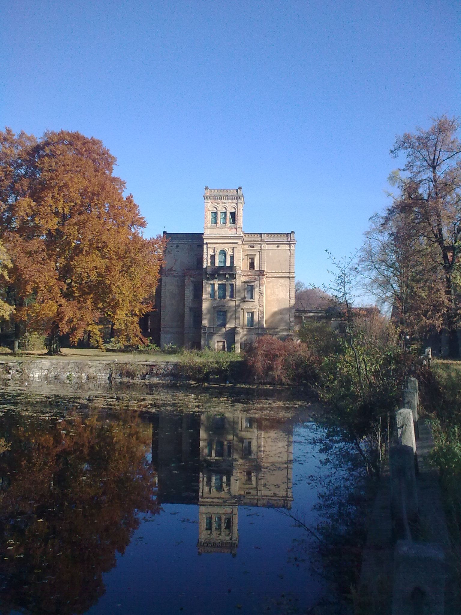 Pałac, Mrowiny