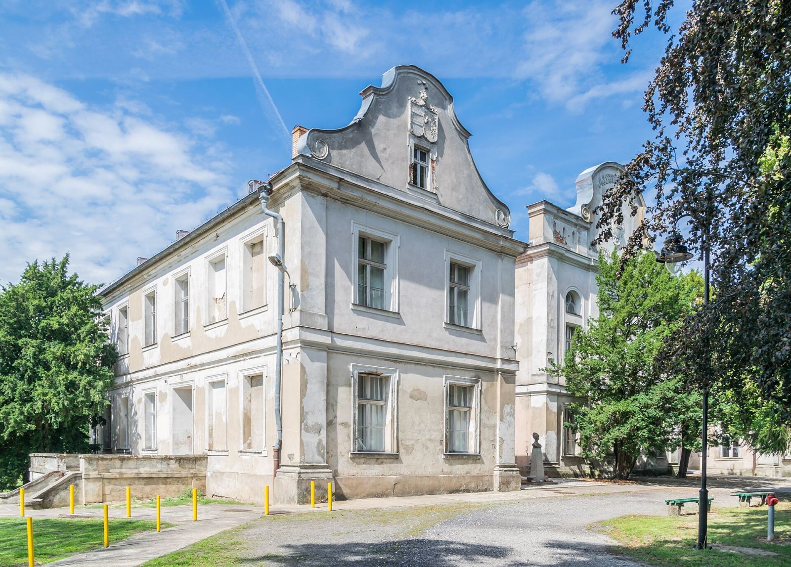 Pałac, ob. liceum, Pniewy