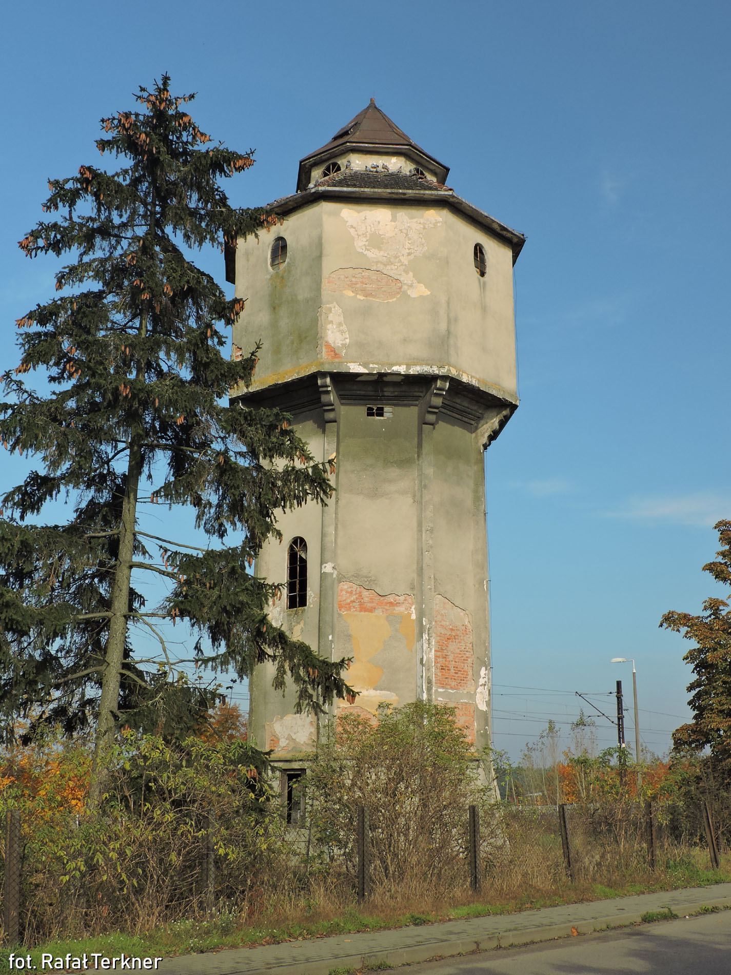 Wieża ciśnień, Krzywda