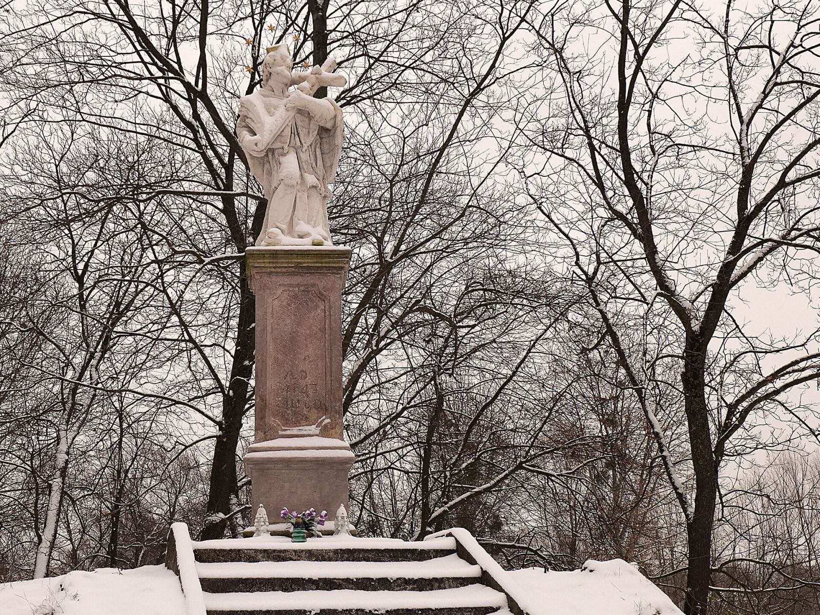 Figura przydrożna z rzeźbą św. Jana Nepomucena, Wąwolnica