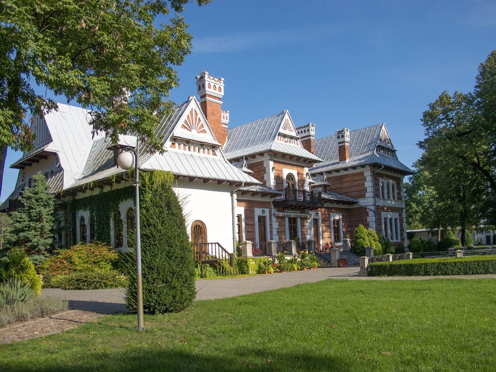 Zespół dworski, Łańcuchów