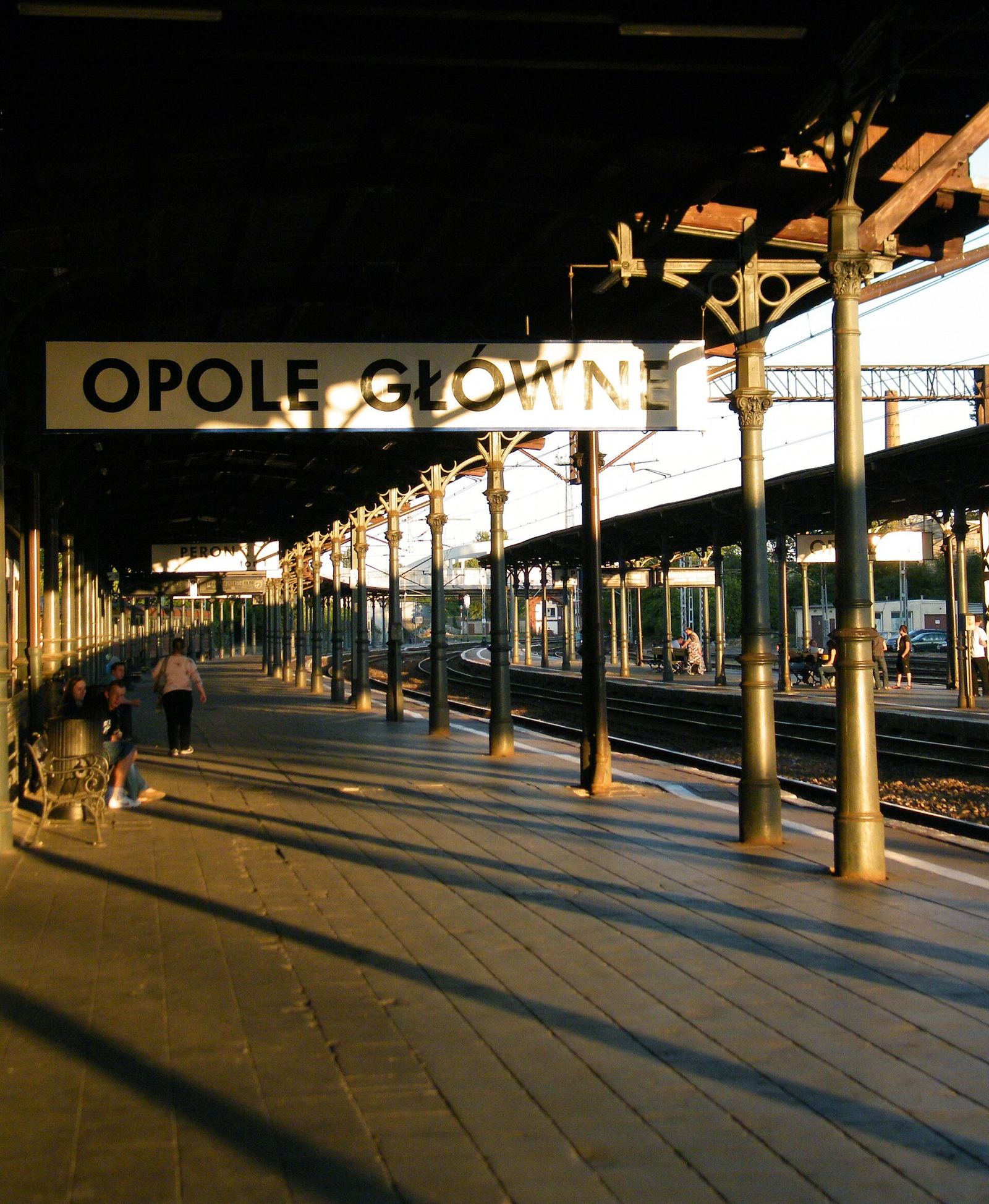Wiaty peronowe, Opole