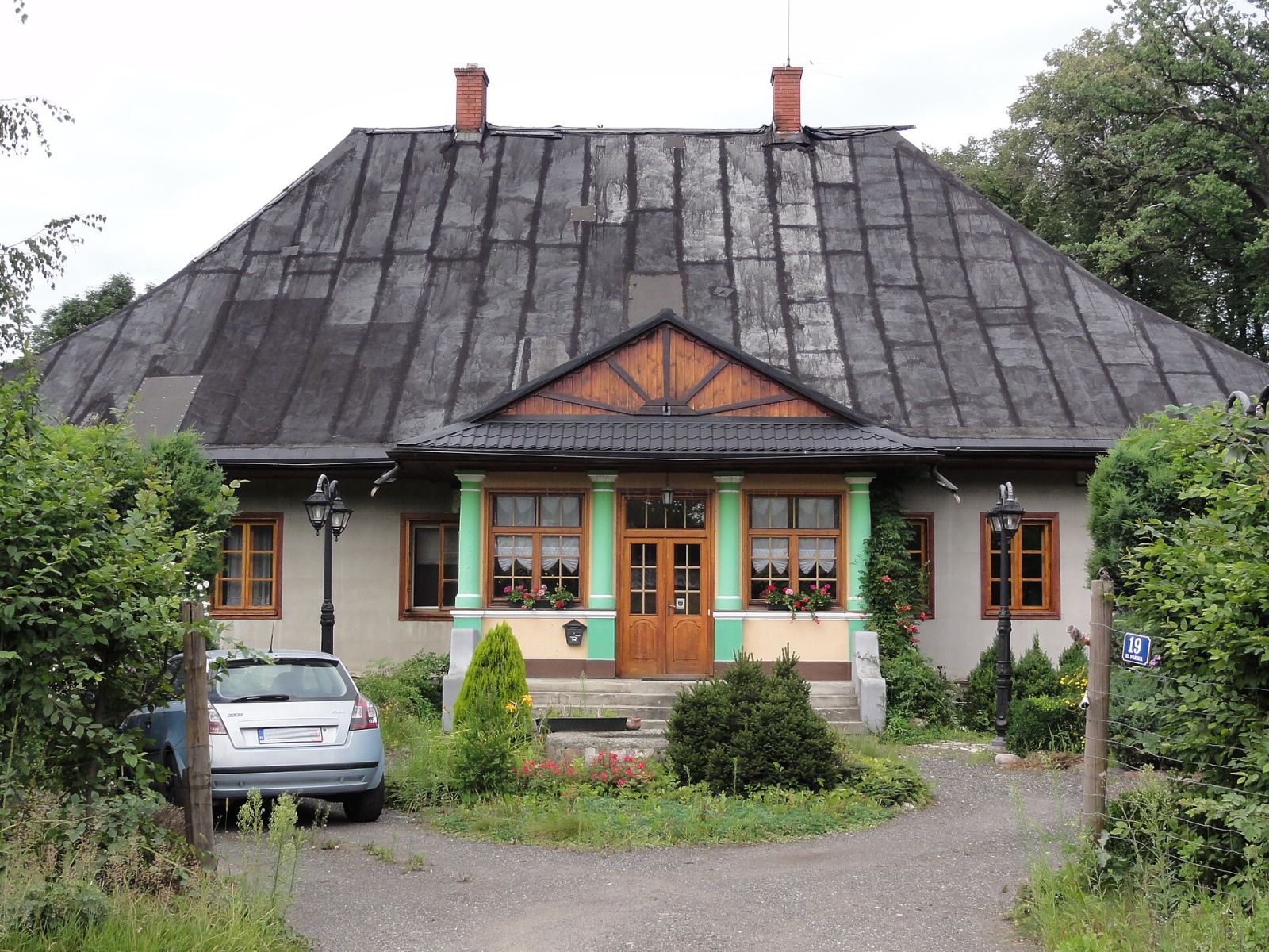 Dwór, Pisarzowice