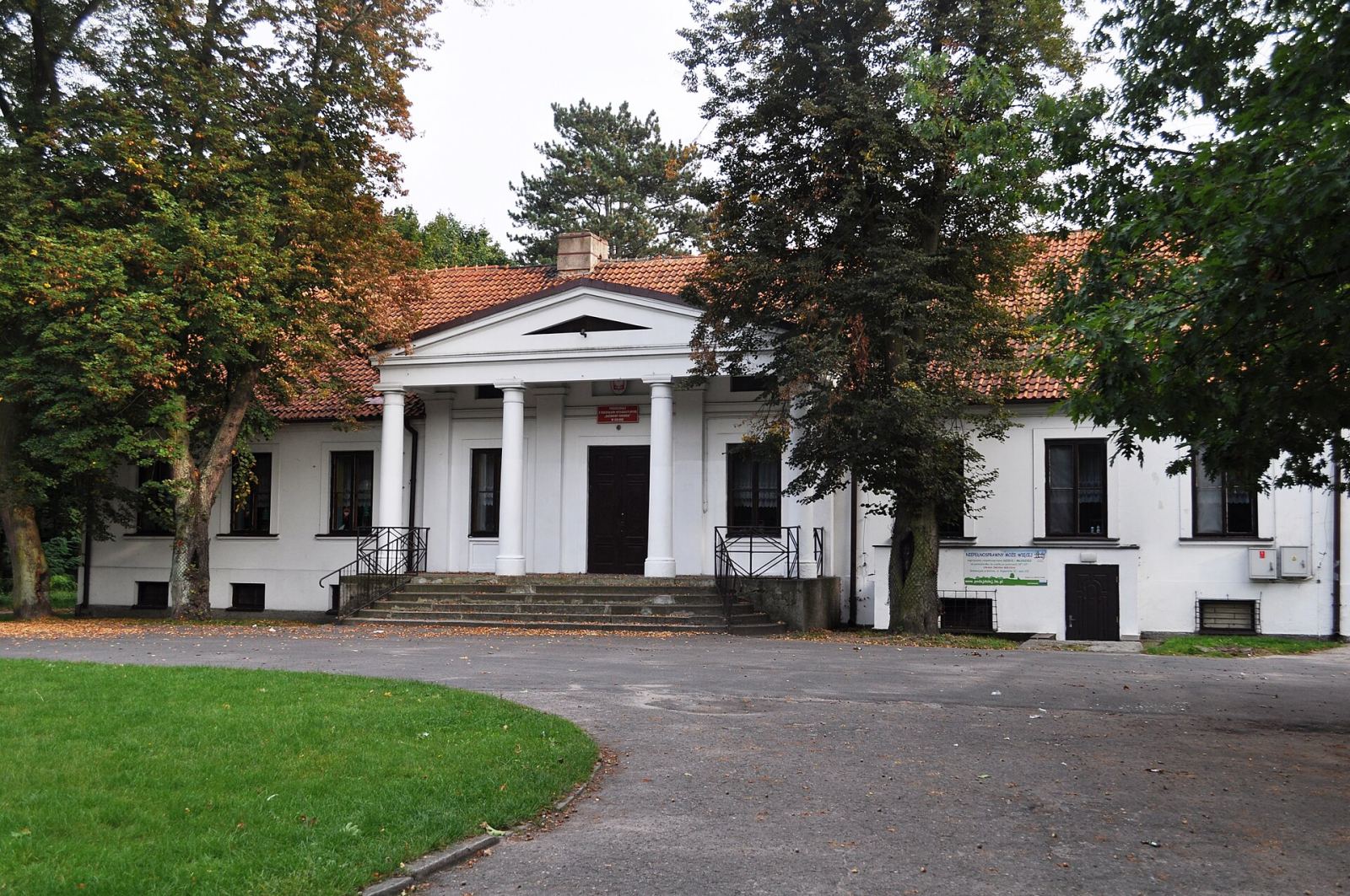 Dwór, Golina