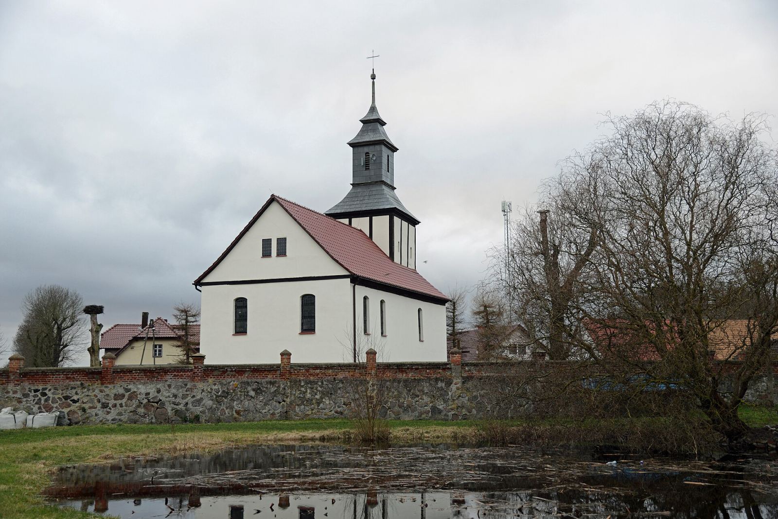 Kościół ewangelicki, ob. rzymskokatolicki filialny pw. Matki Boskiej Częstochowskiej, Wierzchlas