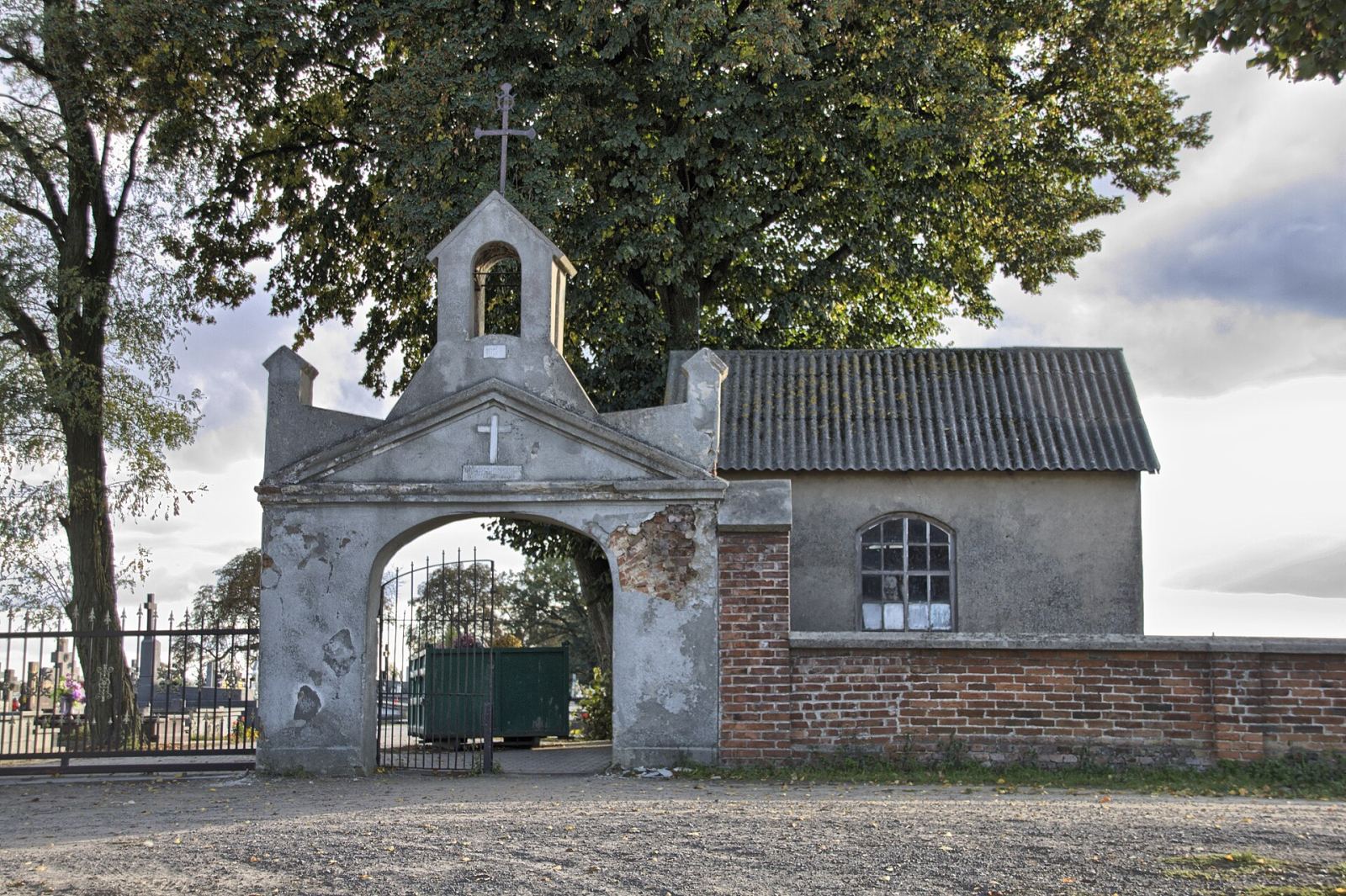 Ogrodzenie z bramą, Nowa Brzeźnica