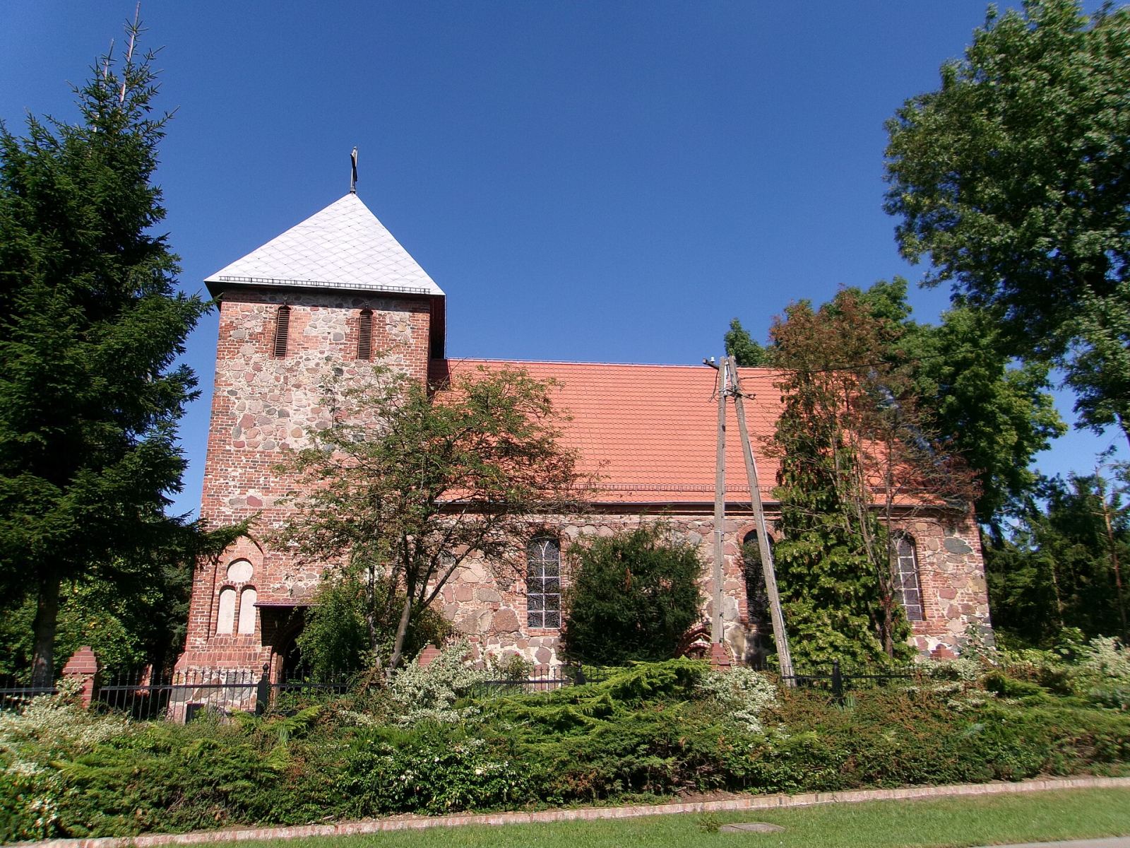 Kościół parafialny pw. Najświętszej Marii Panny Matki Kościoła, Warnice