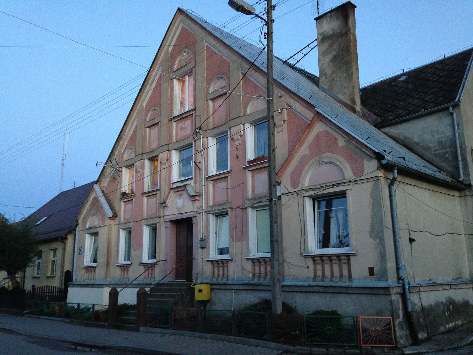 Dom, Dzierzgoń