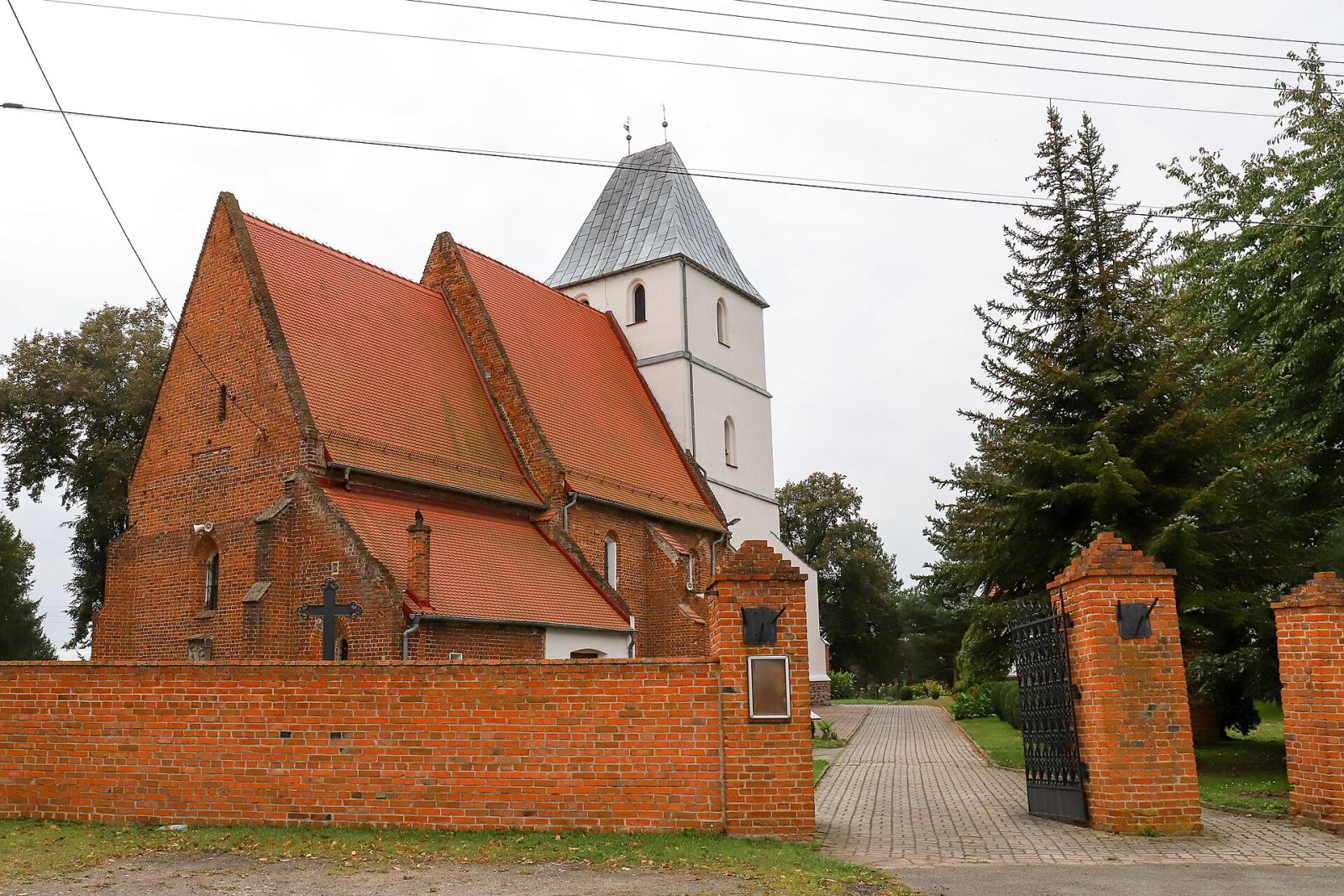 Kościół parafialny pw. Narodzenia Najświętszej Marii Panny i św. Marcina, Strzelce