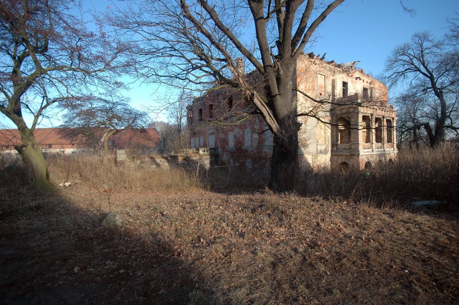 Pałac, Glinica