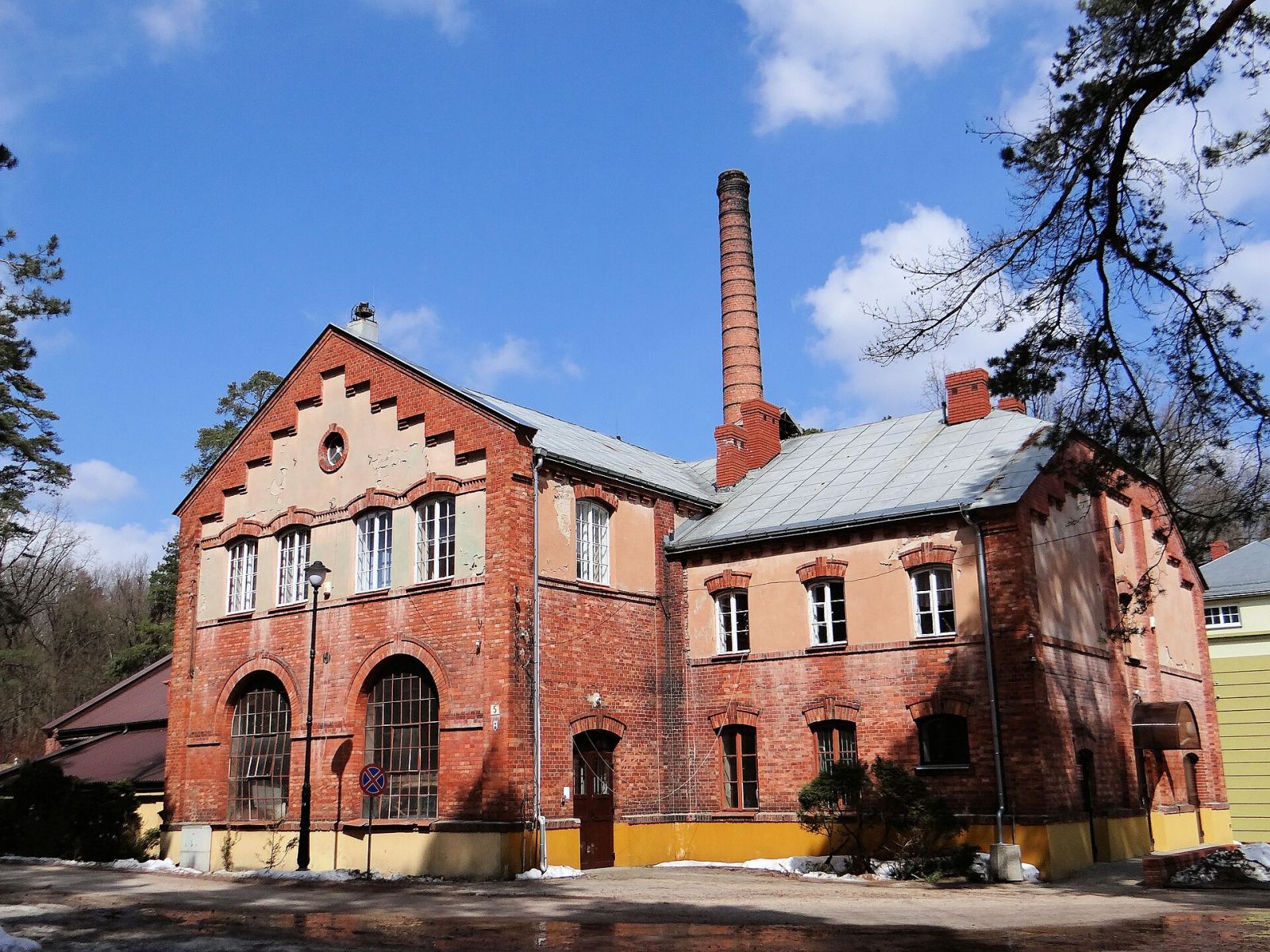 Kotłownia z kominem, Rudka