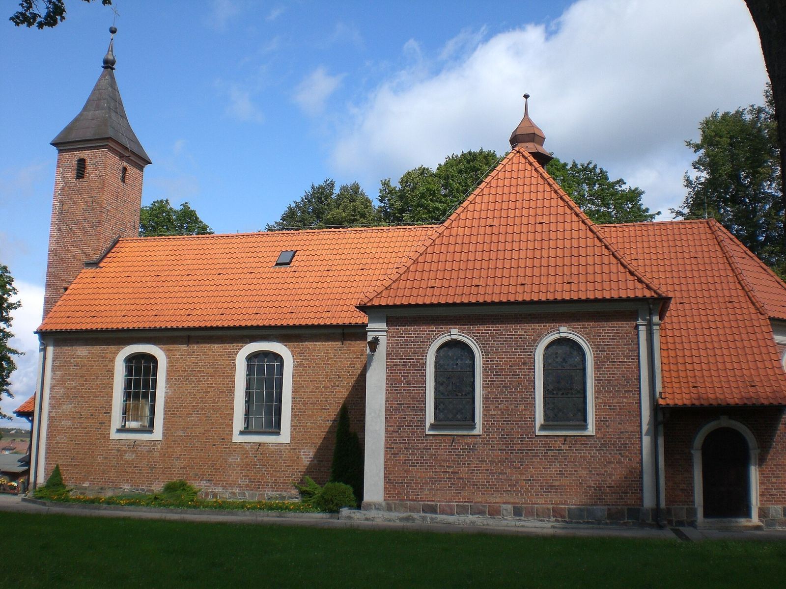 Kościół parafialny pw. św. Michała Archanioła, Kiełpino