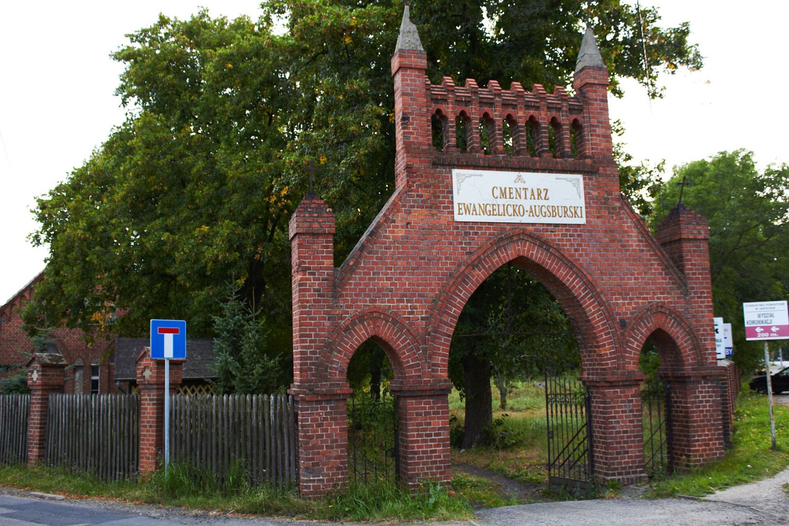Ogrodzenie z furtami i bramą główną, Jarocin