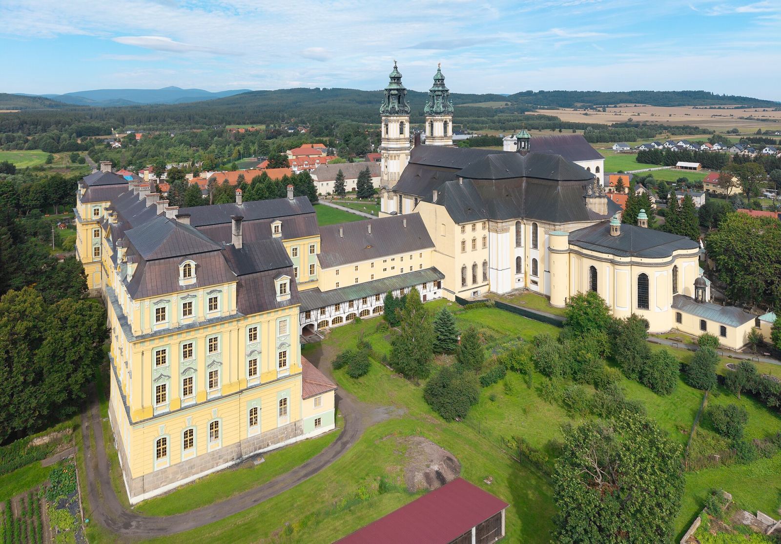 D. zespół klasztorny opactwa Cystersów, Krzeszów
