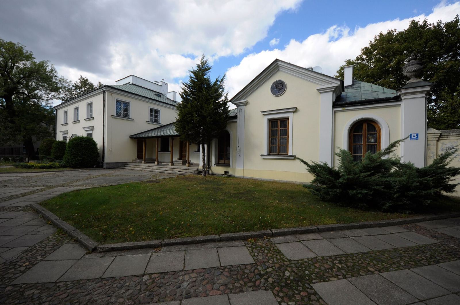 Dom służby kościelnej, Warszawa