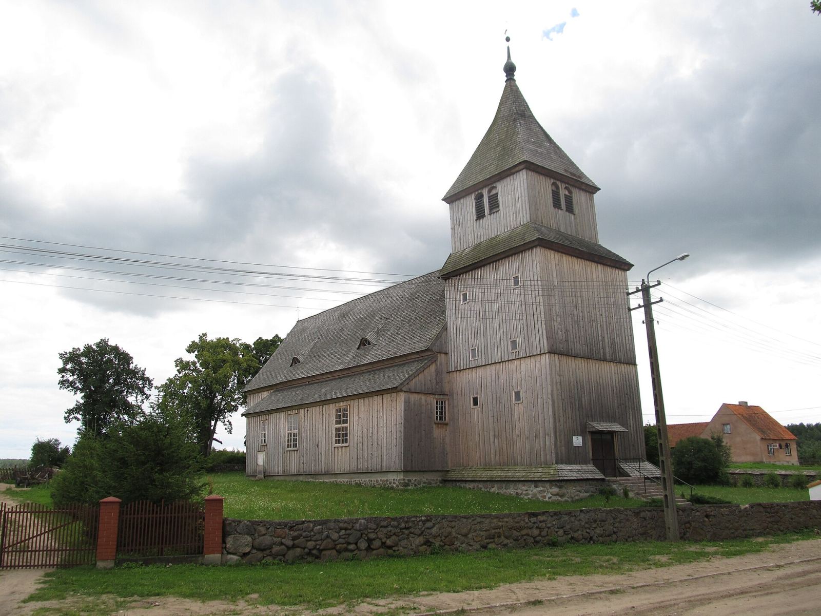 Kościół ewangelicki, ob. rzymskokatolicki parafialny pw. Podwyższenia Krzyża, Ostrykół
