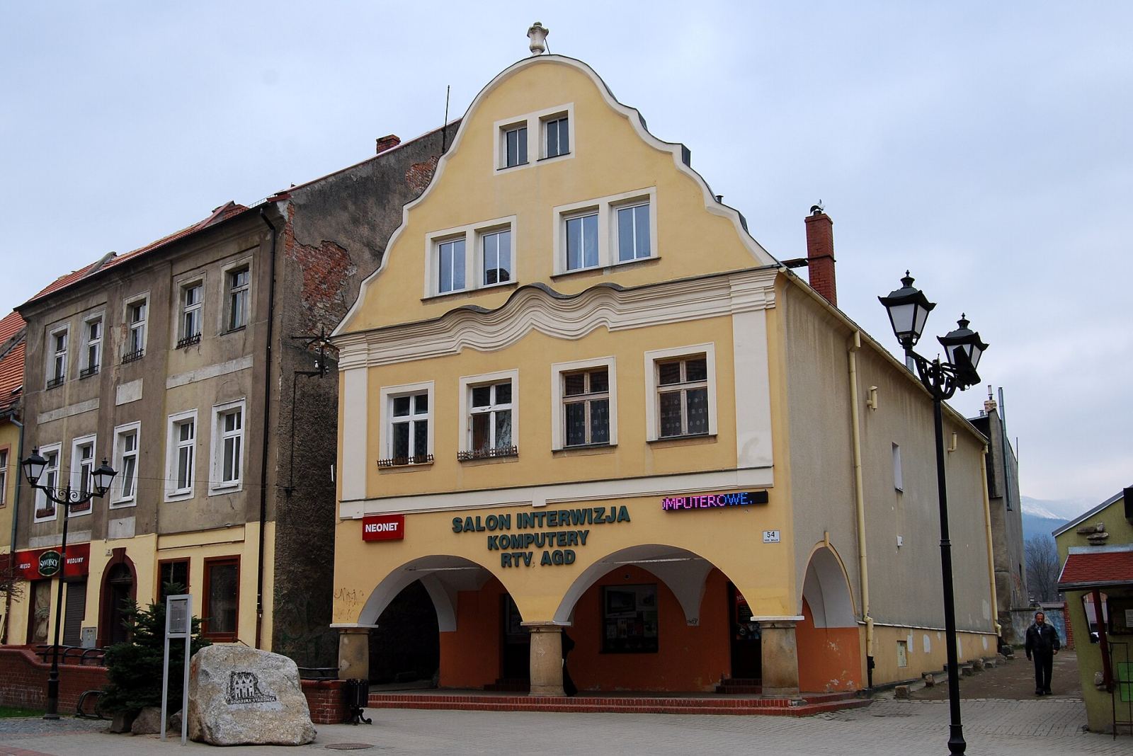 Dom, Kowary