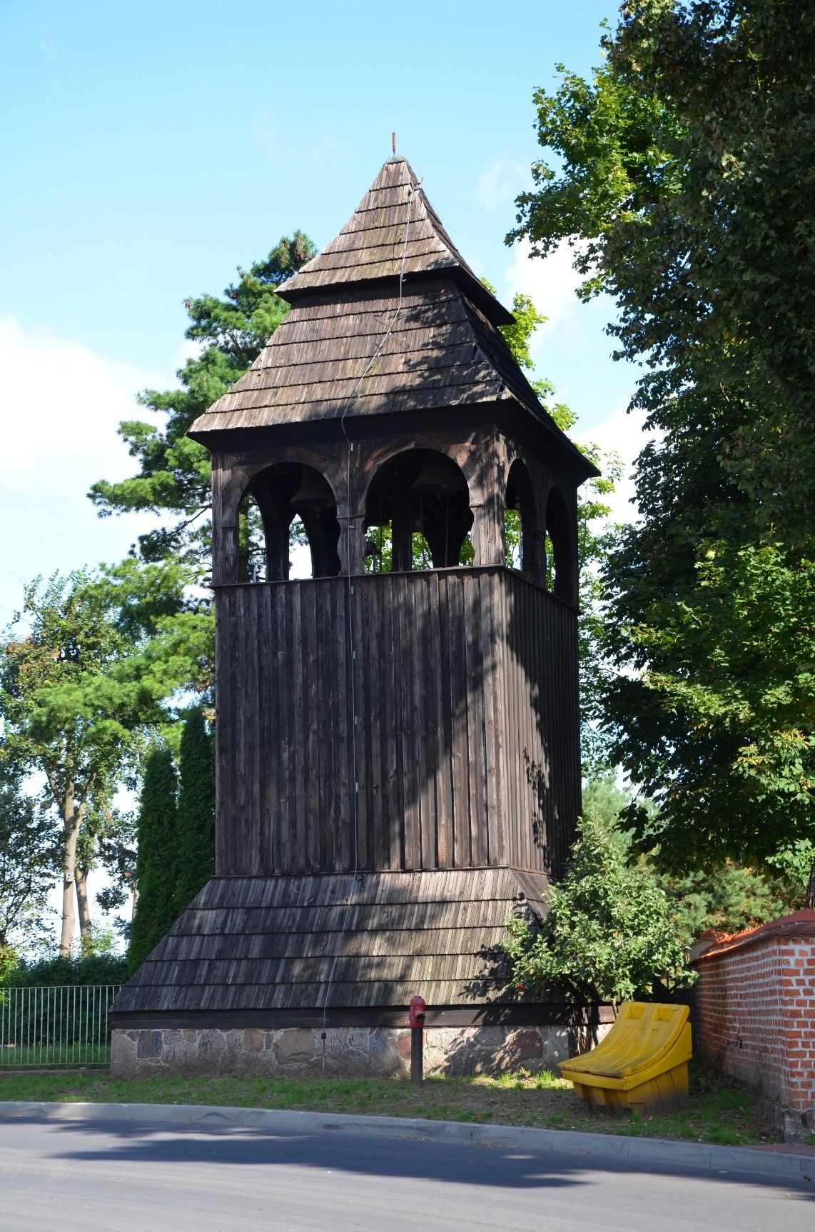 Dzwonnica, Ceradz Kościelny