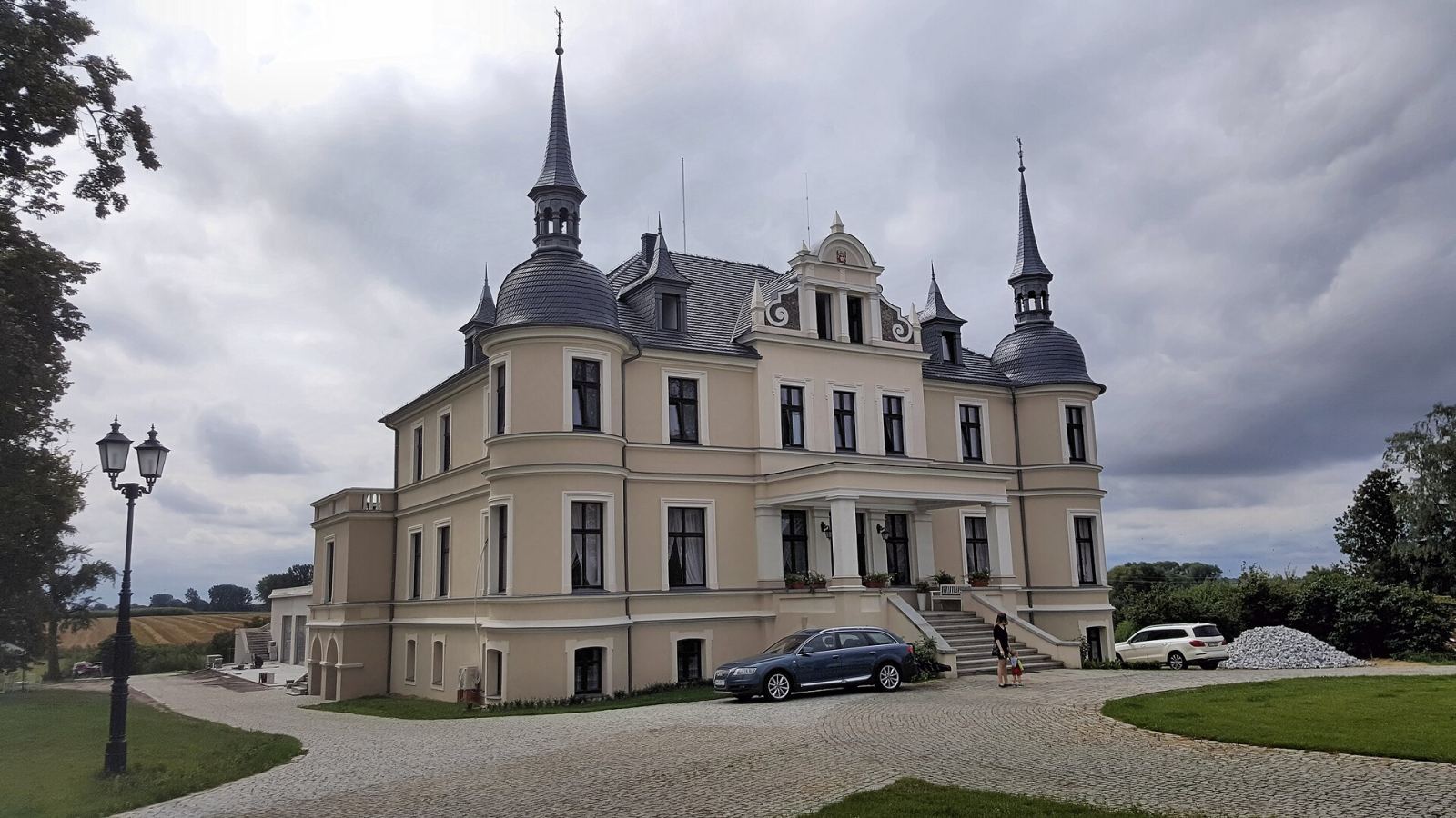 Pałac, Orla