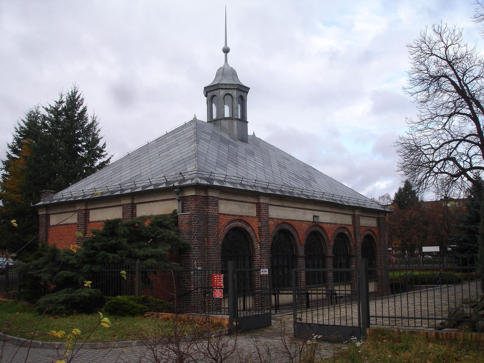 Dom przedpogrzebowy, Leszno