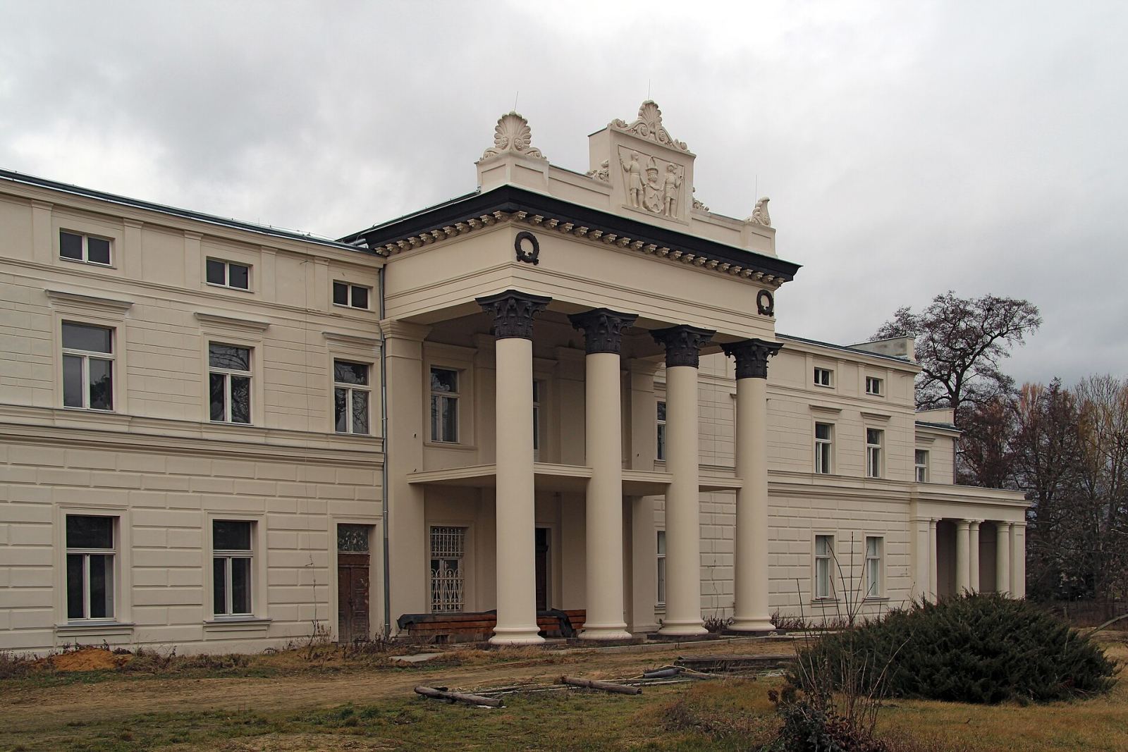 Pałac, Głuchowo