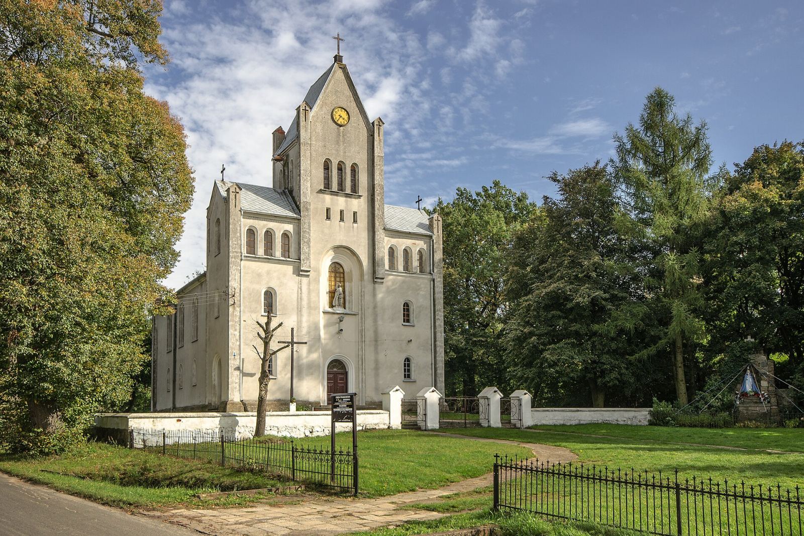 Kościół parafialny pw. Matki Boskiej Częstochowskiej, Grabowno Wielkie