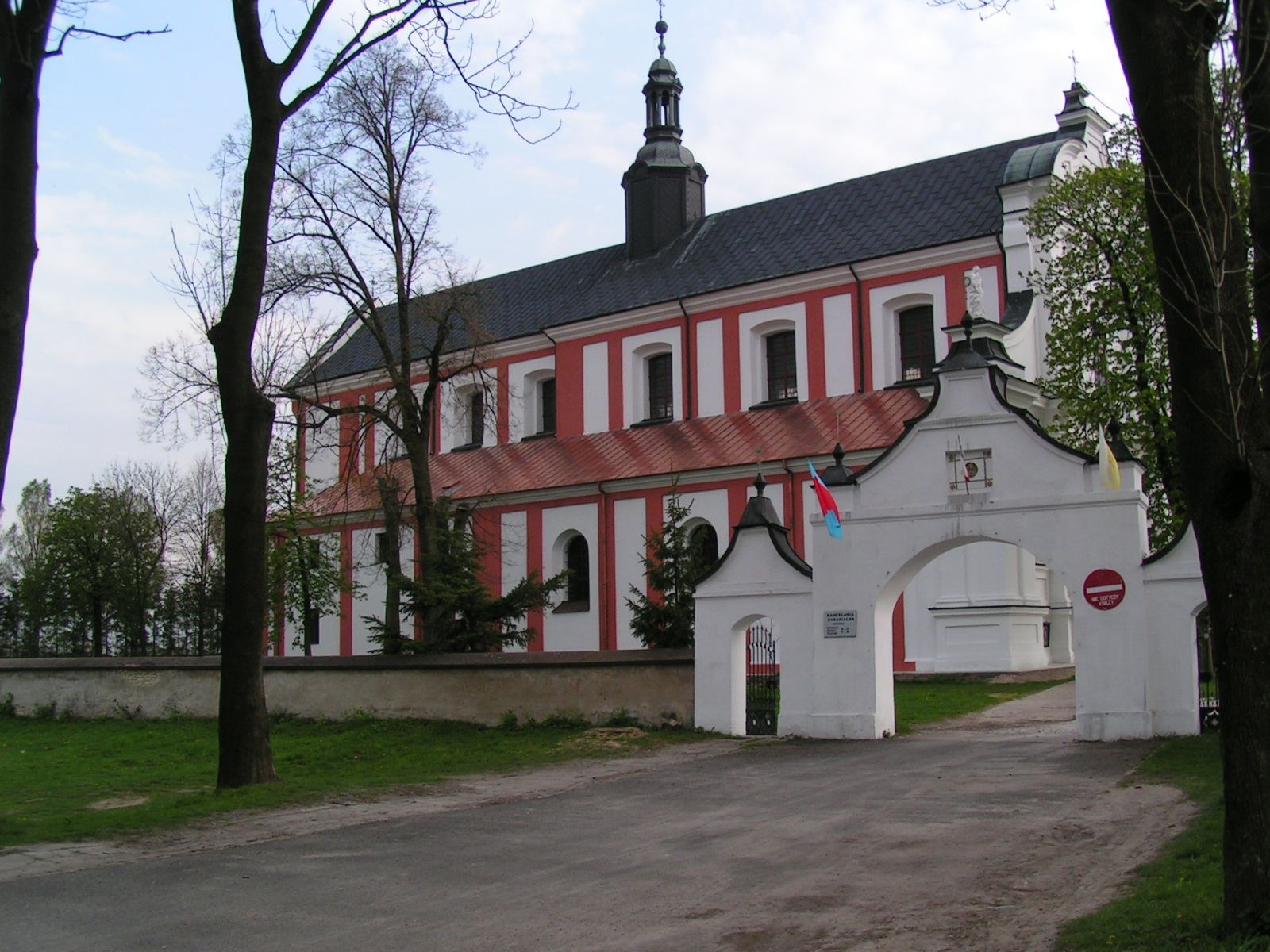 Kościół, ob. parafialny pw. Matki Boskiej Bolesnej, Gidle