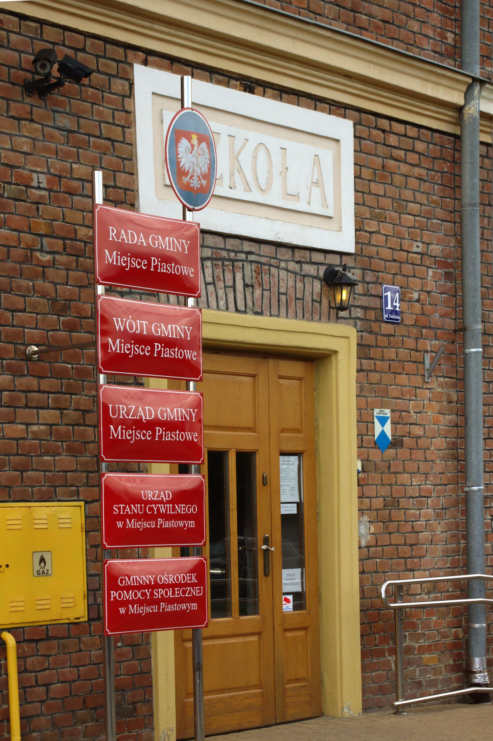 Liceum Sztuk Plastycznych, Miejsce Piastowe