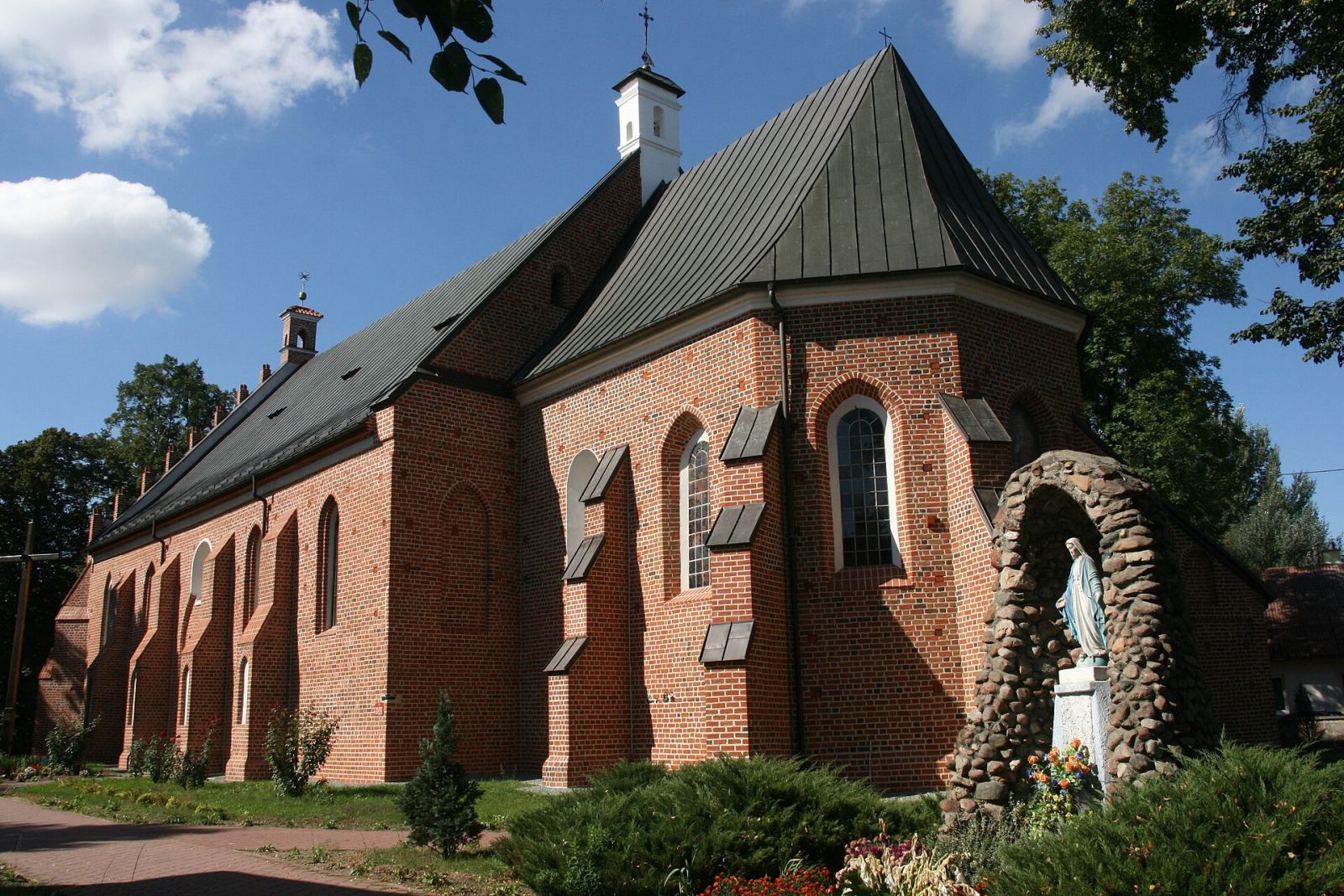 Kościół parafialny pw. Nawiedzenia Najświętszej Marii Panny, Bielawy