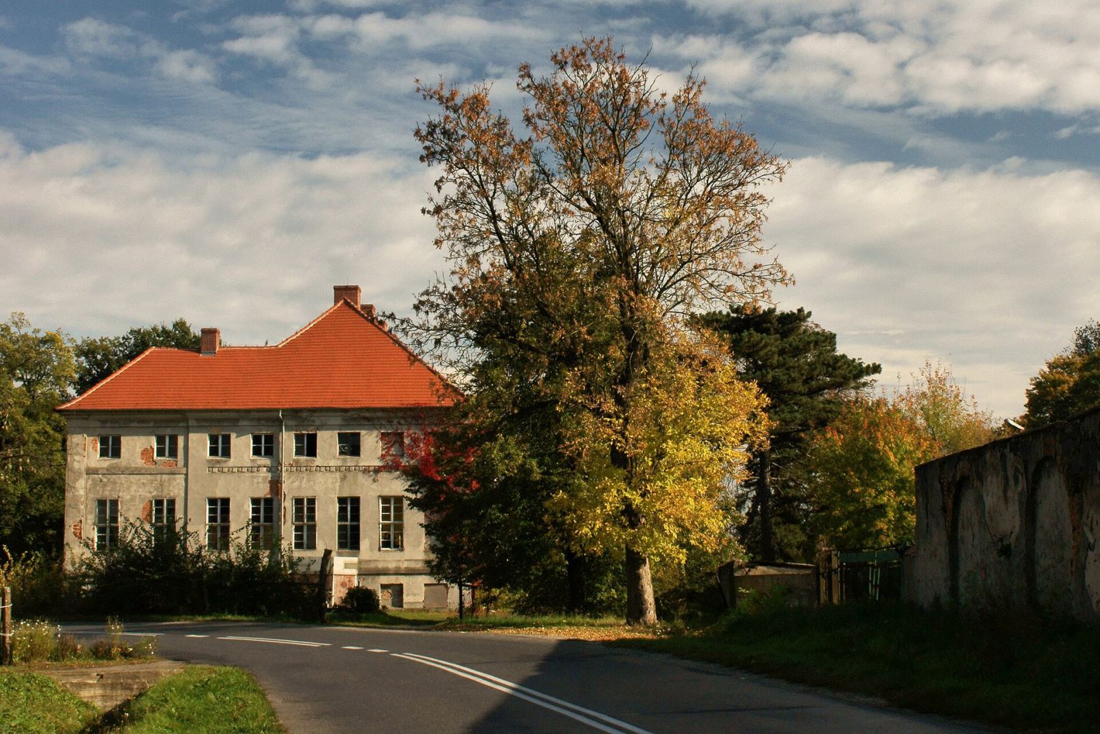 Pałac, Sieroszowice
