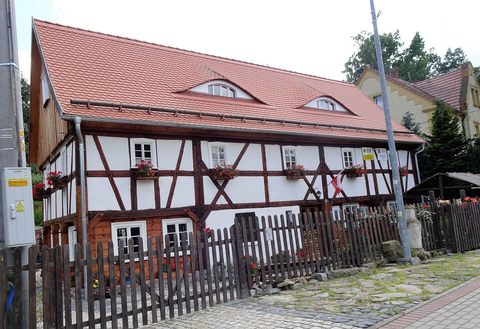 Dom, Działoszyn