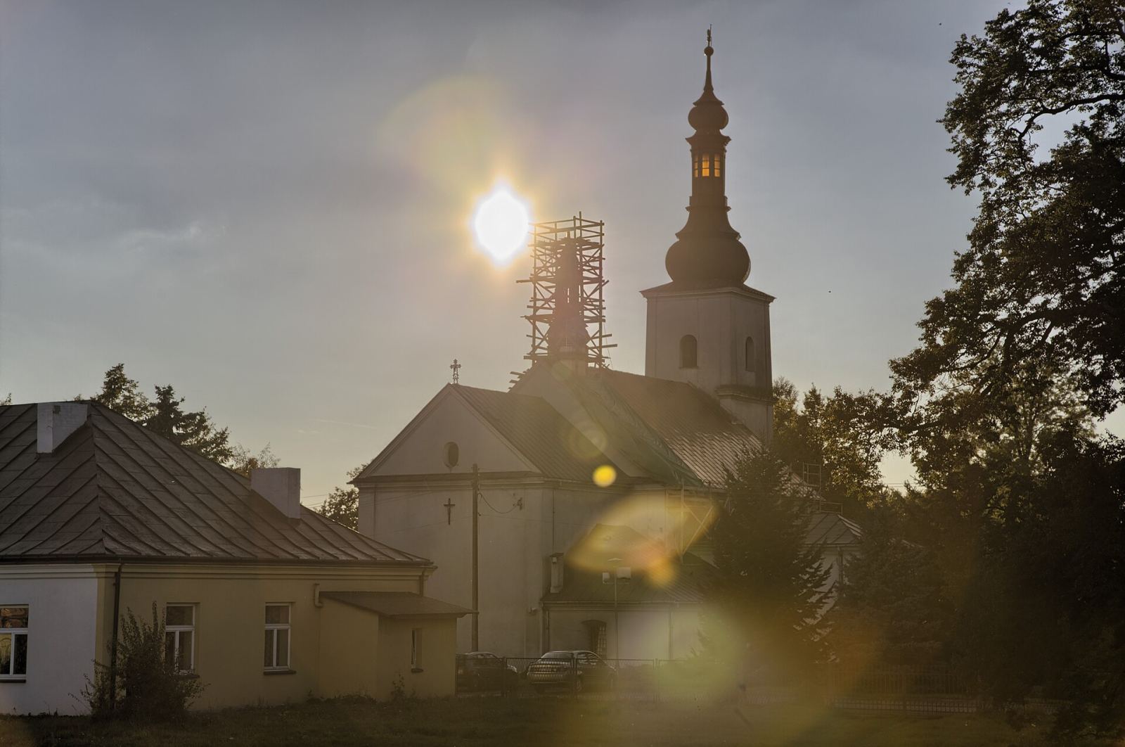 Kościół parafialny pw. Matki Boskiej i św. Leonarda, Pajęczno