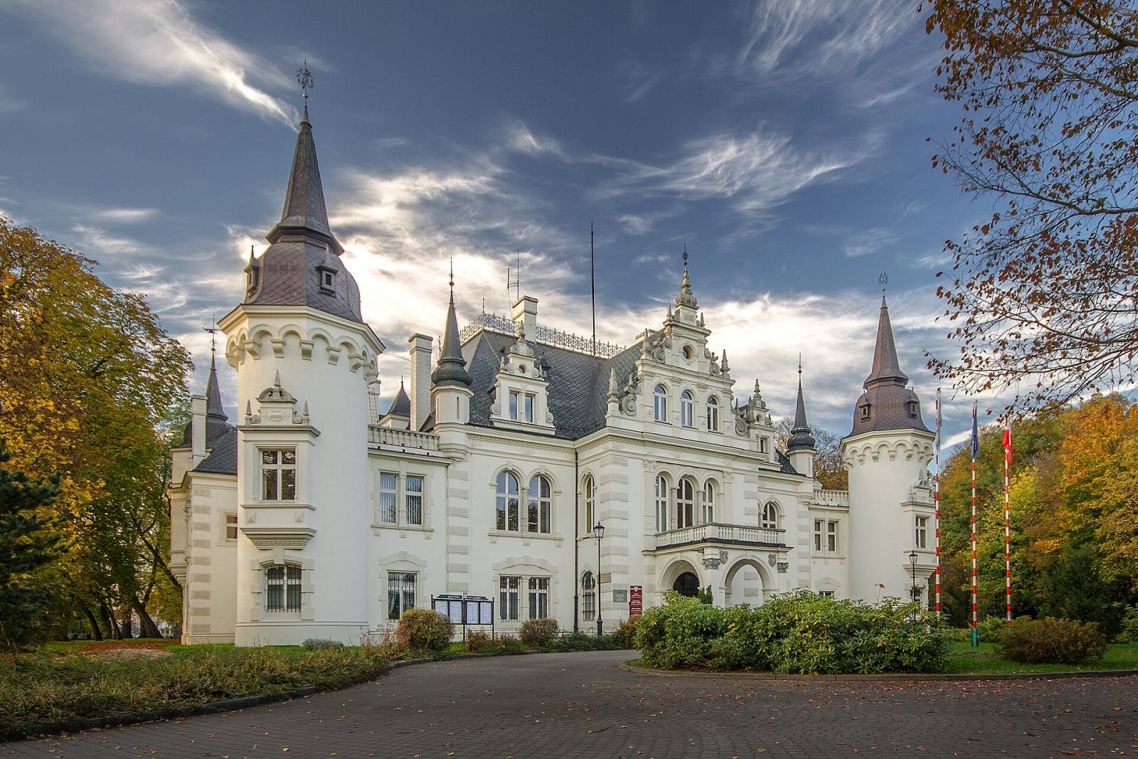 Pałac, ob. Urząd Miasta, Jelcz-Laskowice