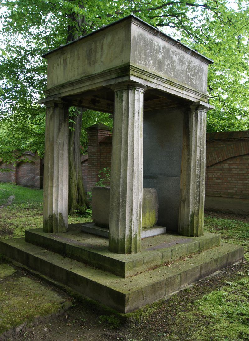 Mauzoleum Fausta Socyna, Lusławice