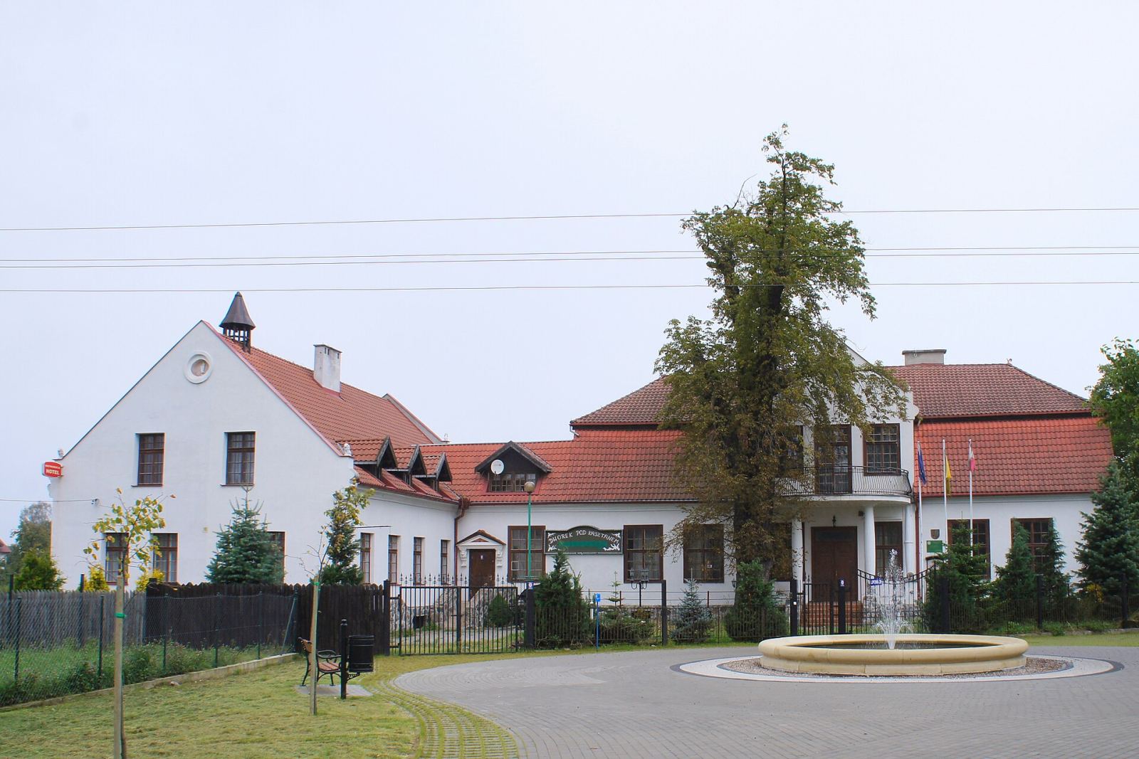 Dwór, Mosty